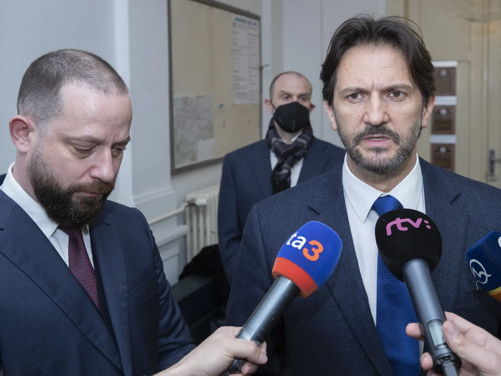 Otvorenie hlavného pojednávania v kauze Dobytkár na Špecializovanom trestnom súde v Banskej Bystrici. Na snímke zľava je  Marek Para, Norbert Bödör a Robert Kaliňák.