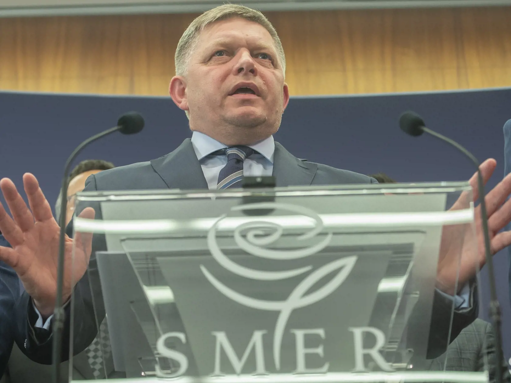 Na snímke predseda Smer-SD Robert Fico počas tlačovej konferencie na tému Ak by bol na Slovensku trest smrti, tak nás títo blázni za politickú prácu povešajú, ako v 30. rokoch v nacistickom Nemecku, 20. apríla 2022 v Bratislave. FOTO TASR - Martin Baumann