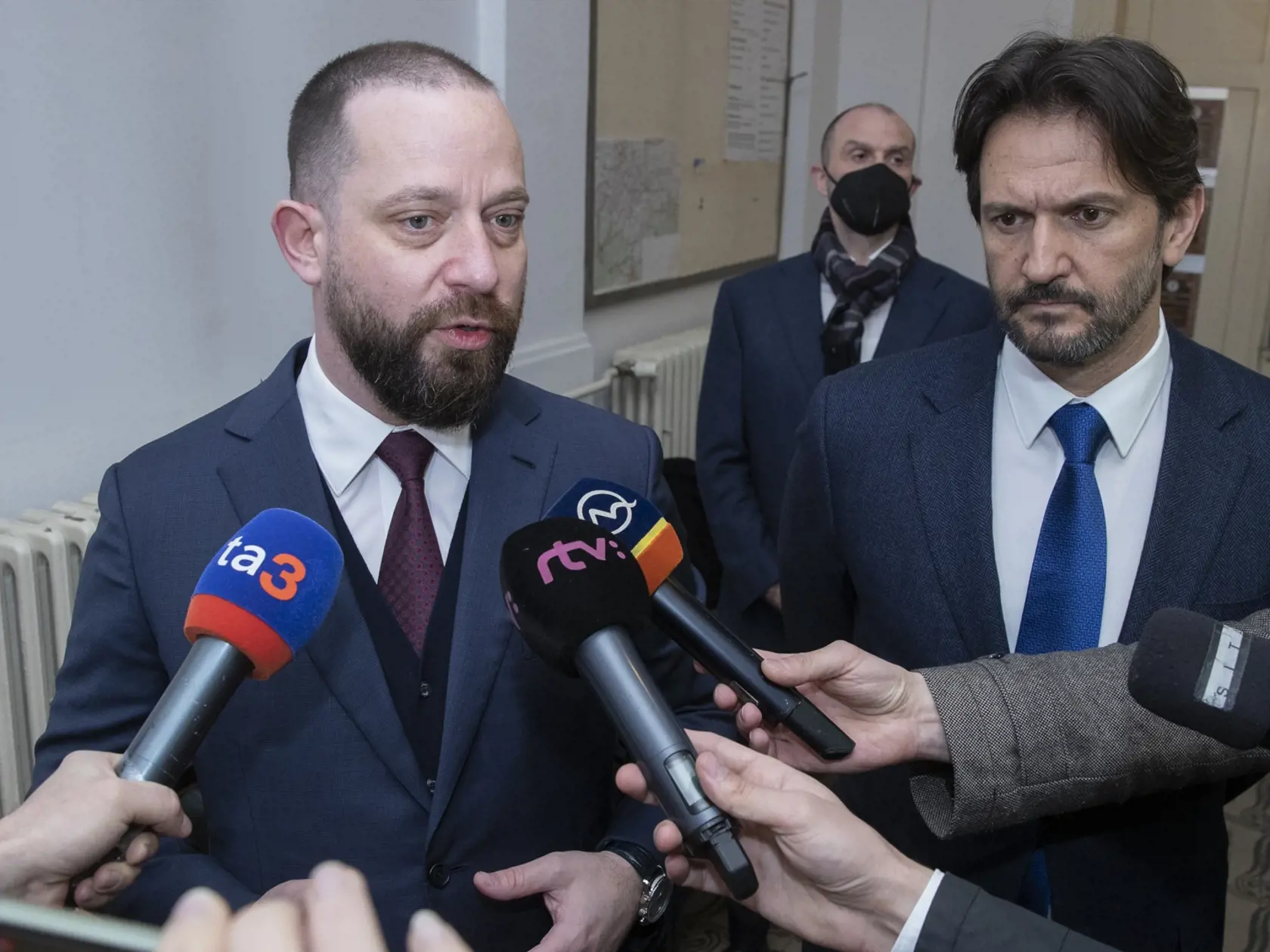 Otvorenie hlavného pojednávania v kauze Dobytkár na Špecializovanom trestnom súde v Banskej Bystrici. Na snímke zľava je  Marek Para, Norbert Bödör a Robert Kaliňák.