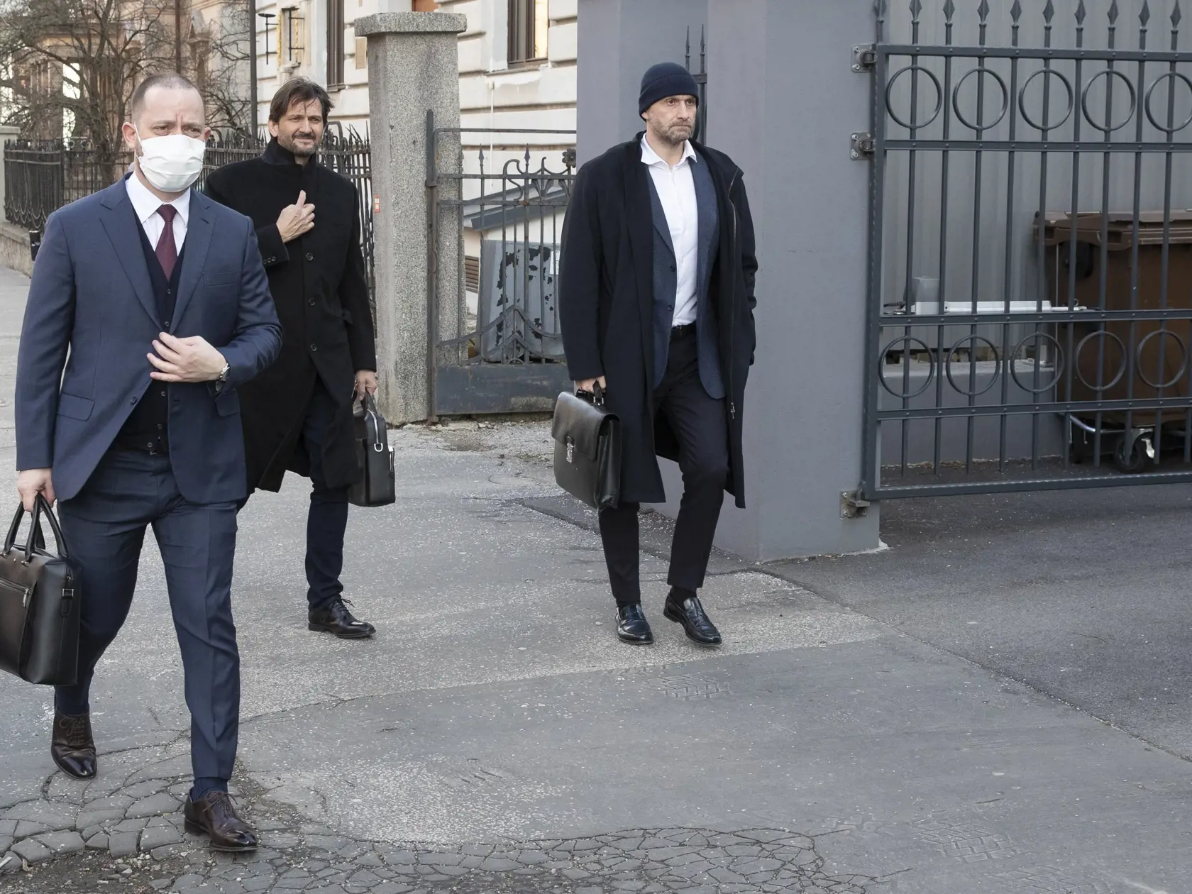 Otvorenie hlavného pojednávania v kauze Dobytkár na Špecializovanom trestnom súde v Banskej Bystrici. Na snímke zľava je Marek Para, Robert Kaliňák a Norbert Bödör.