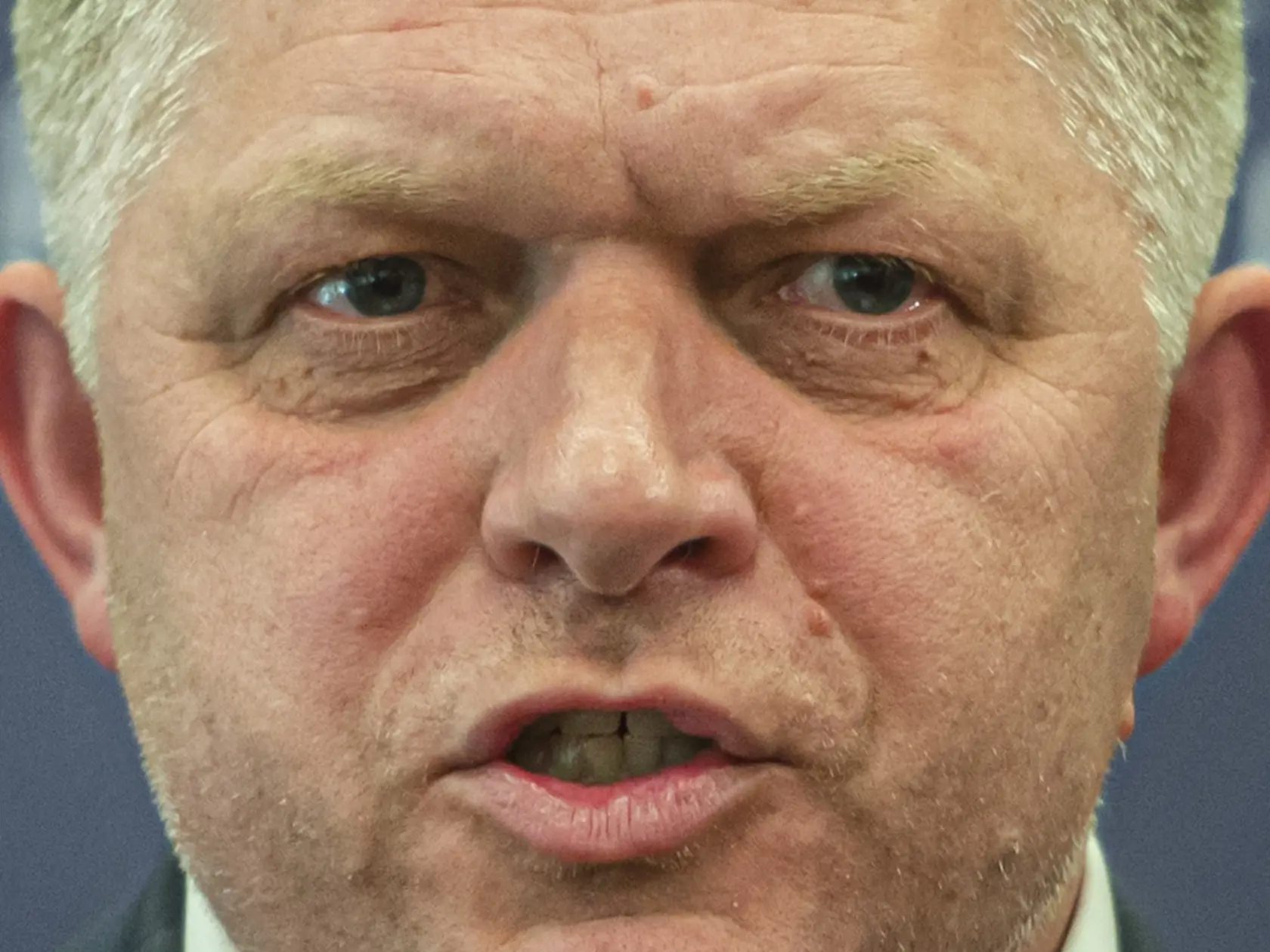 Na snímke predseda strany Smer-SD Robert Fico hovorí počas tlačovej konferencie po zasadnutí vedenia strany Smer-SD 21. apríla 2022 v Bratislave. FOTO TASR - Martin Baumann     
