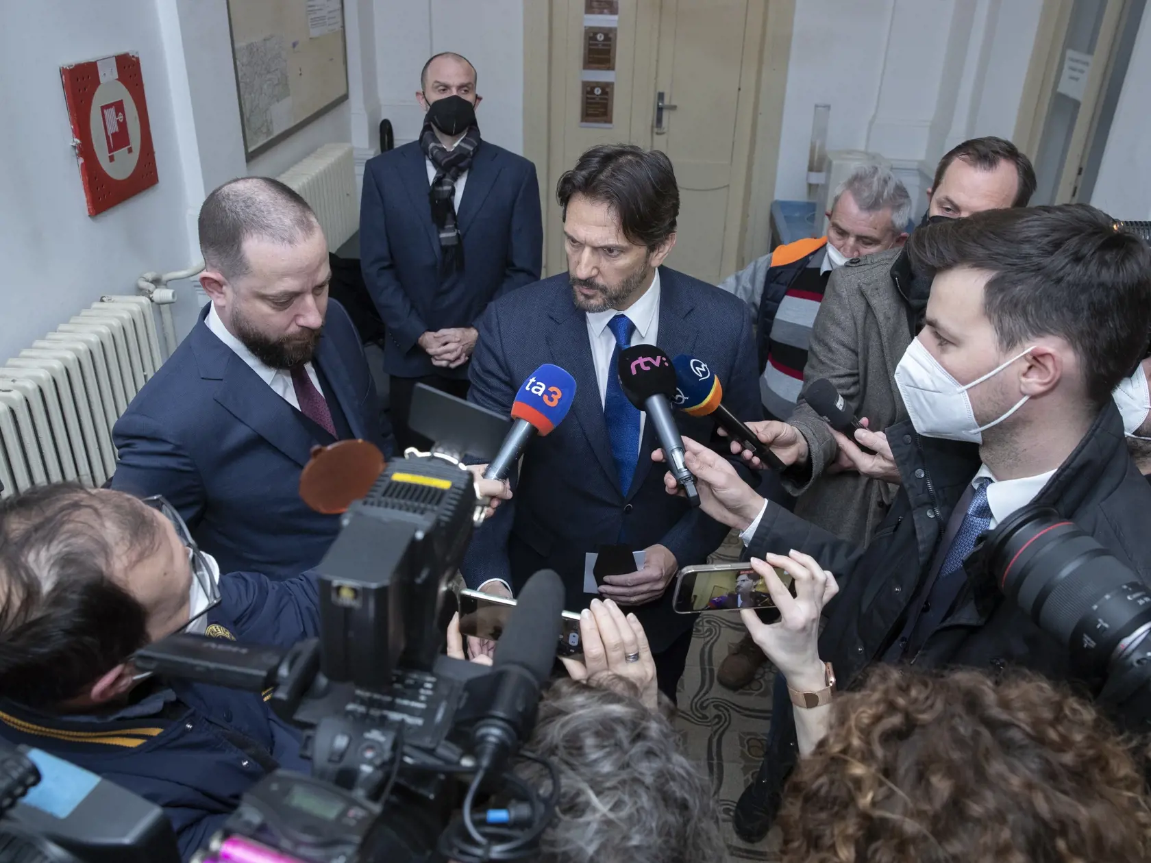 Otvorenie hlavného pojednávania v kauze Dobytkár na Špecializovanom trestnom súde v Banskej Bystrici. Na snímke zľava je  Marek Para, Norbert Bödör a Robert Kaliňák.