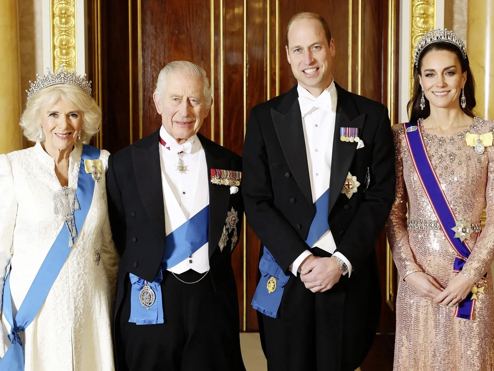 Transparentné informovanie. Oznámenia o zákrokoch Kate a Karola dokazujú, že kráľovská rodina využíva novú PR stratégiu. Podľa odborníka sa to naučili od Meghan a Harryho.