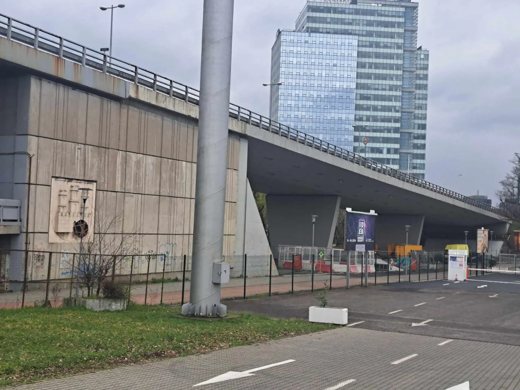 Pod bratislavským Mostom SNP vyrastá jeden z najväčších skejtparkov na Slovensku. Otvorenie je naplánované v priebehu mesiaca máj.