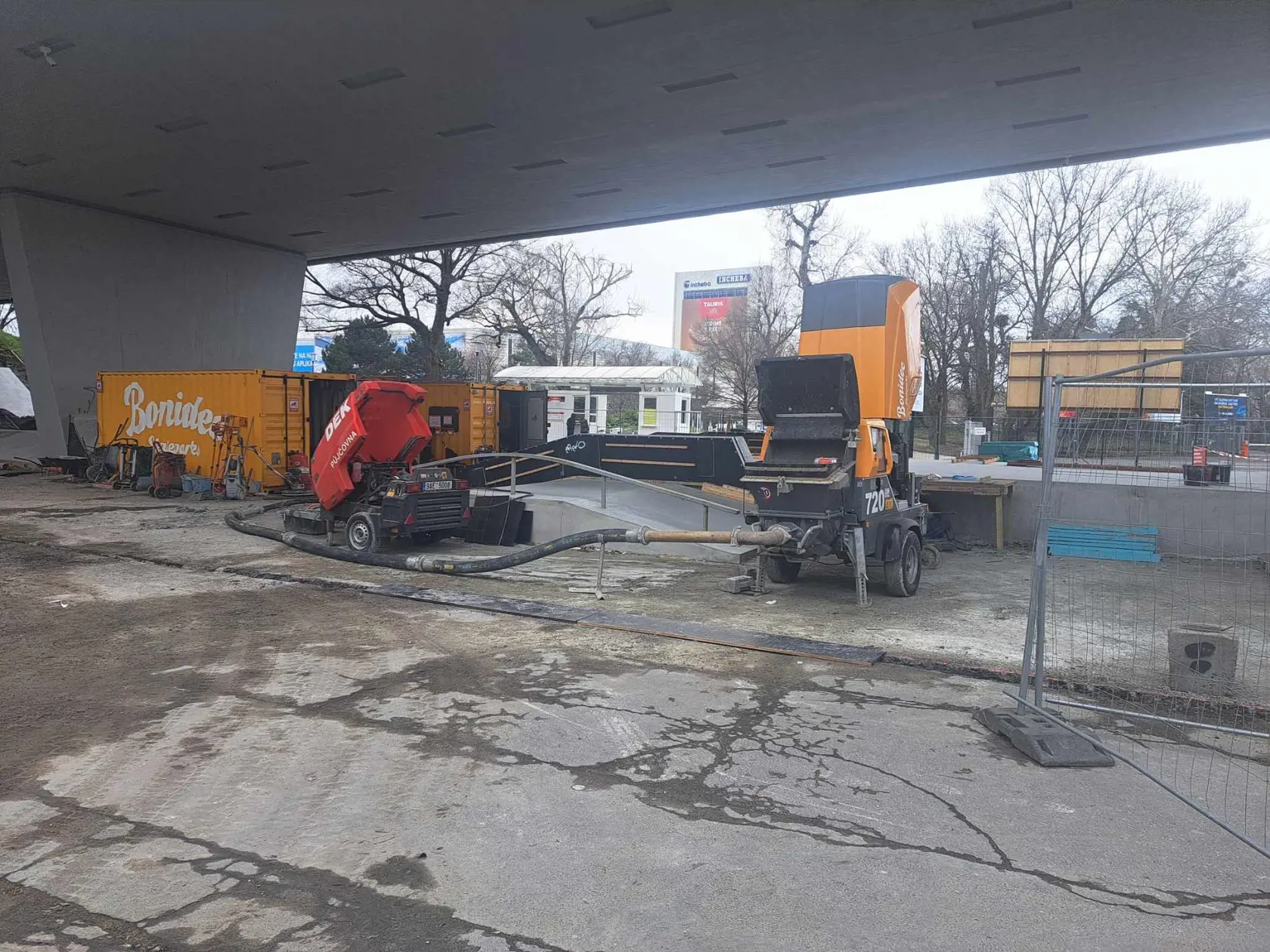 Pod bratislavským Mostom SNP vyrastá jeden z najväčších skejtparkov na Slovensku. Otvorenie je naplánované v priebehu mesiaca máj.