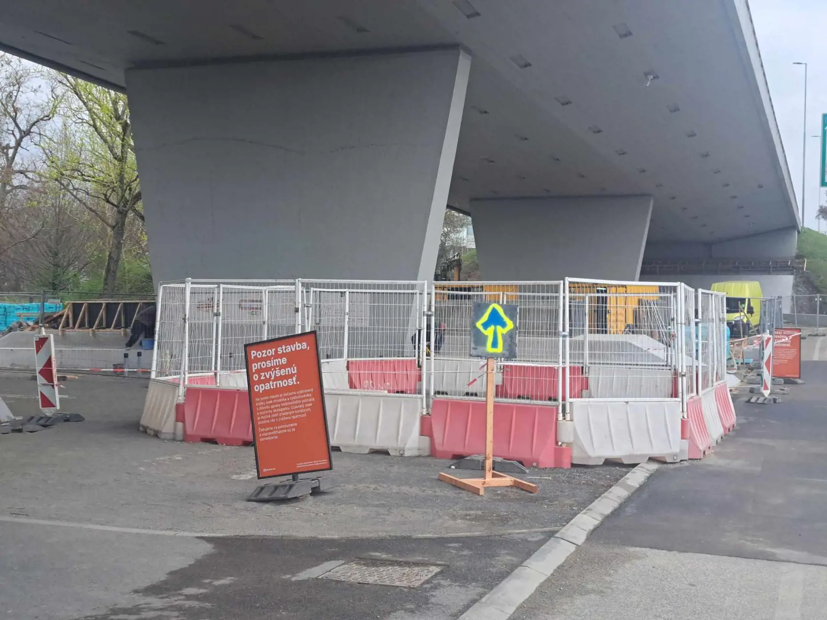 Pod bratislavským Mostom SNP vyrastá jeden z najväčších skejtparkov na Slovensku. Otvorenie je naplánované v priebehu mesiaca máj.