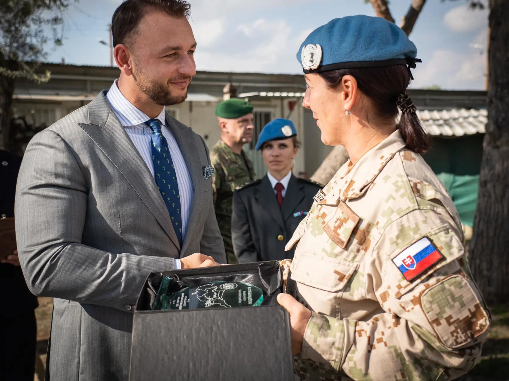 Ministri Matúš Šutaj Eštok (Hlas) a Robert Kaliňák (Smer) boli za našimi vojakmi a policajtmi, ktorí slúžia na Mierovej misii na Cypre v sobotu 16. decembra 2023.