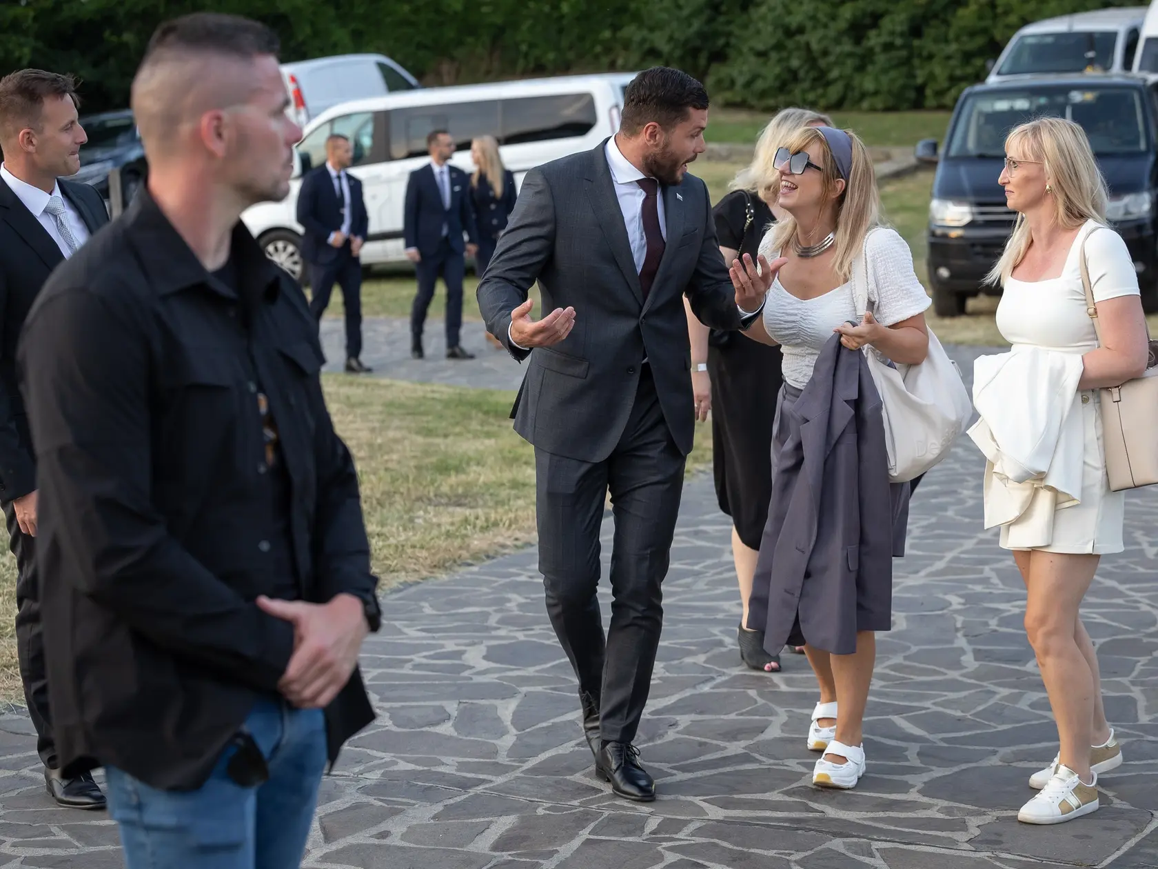 Na sviatok svätého Cyrila a Metoda sa na hrade Devín v Bratislave konali tradičné cyrilo-metodské oslavy. Pre návštevníkov bol počas celého dňa pripravený kultúrno-spoločenský program a viacero atrakcií. Večerný program bol vyhradený pre predstaviteľov štátu a pozvaných hostí. Na snímke je Richard Glück.