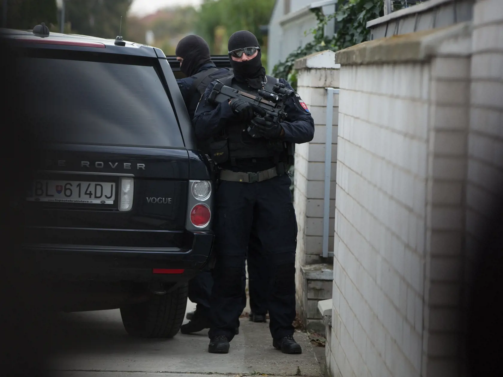 Policajná obhliadka majetkov  Mariána Kocnera. Na snímke dom v  Bernolákove.