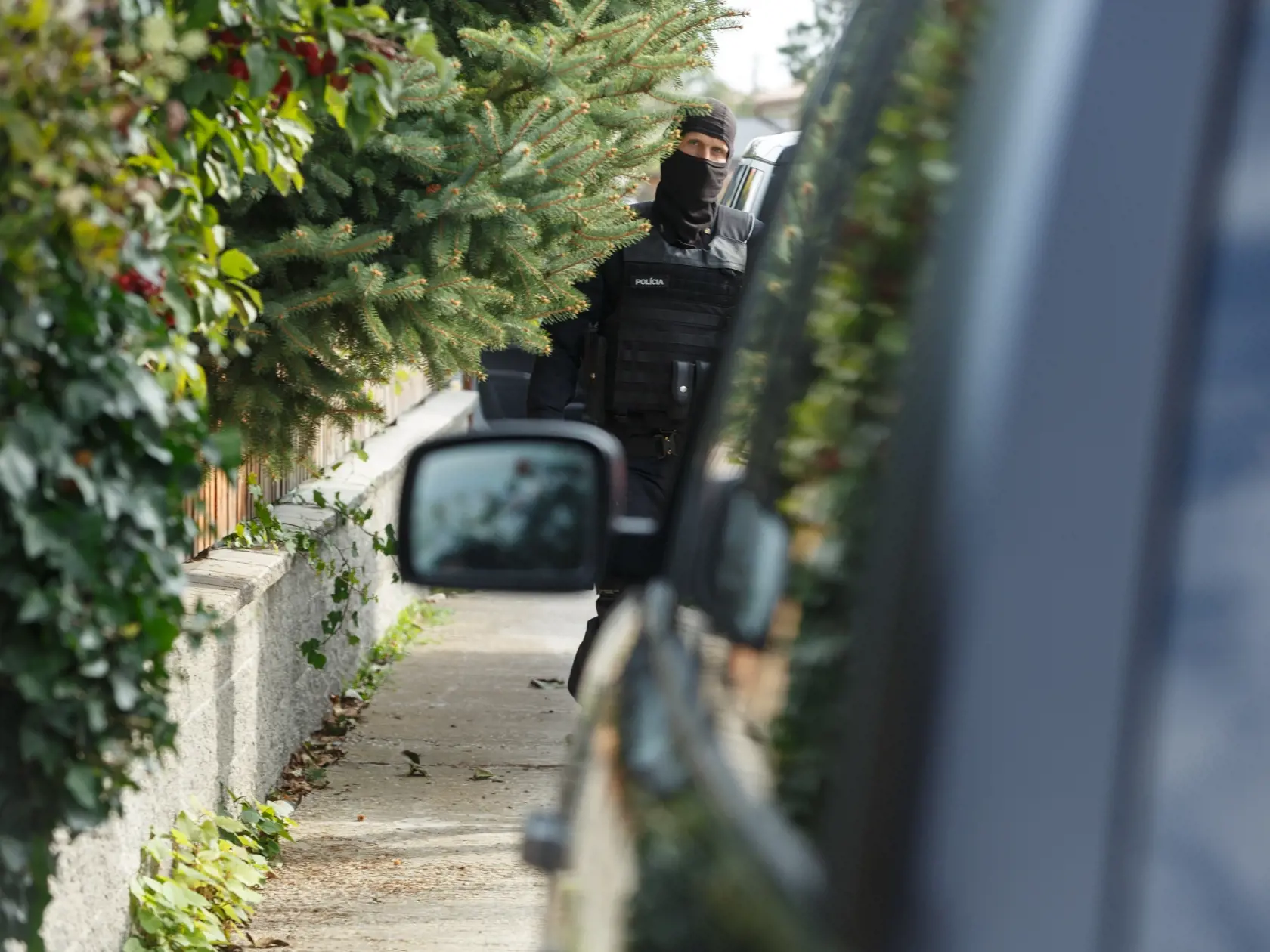 Policajná obhliadka majetkov  Mariána Kocnera. Na snímke dom v  Bernolákove.