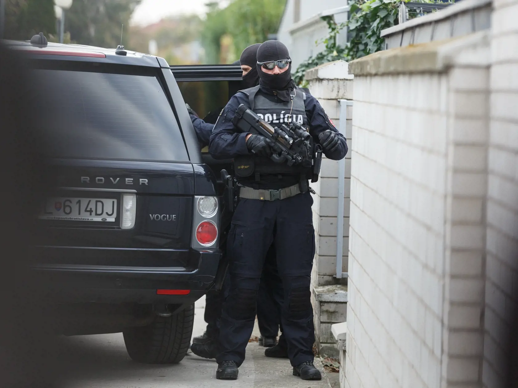 Policajná obhliadka majetkov  Mariána Kocnera. Na snímke dom v  Bernolákove.