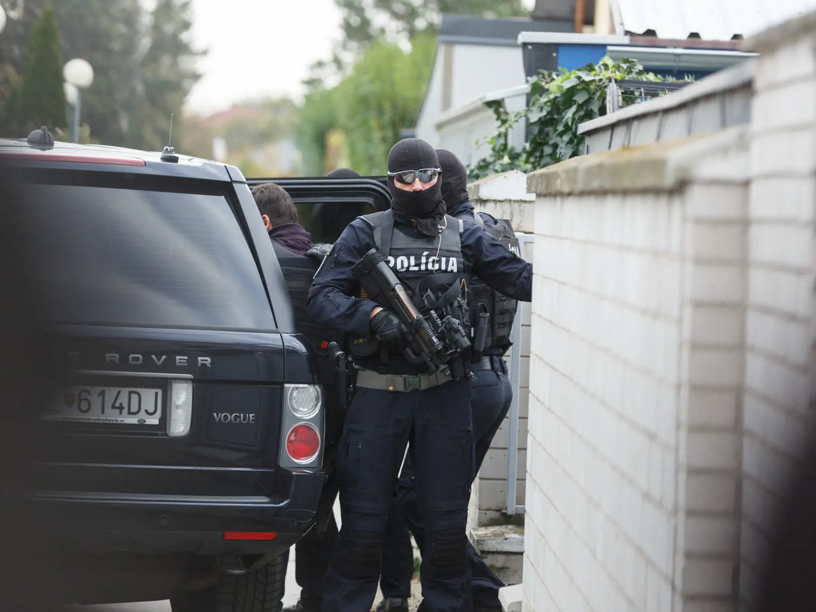 Policajná obhliadka majetkov  Mariána Kocnera. Na snímke dom v  Bernolákove.