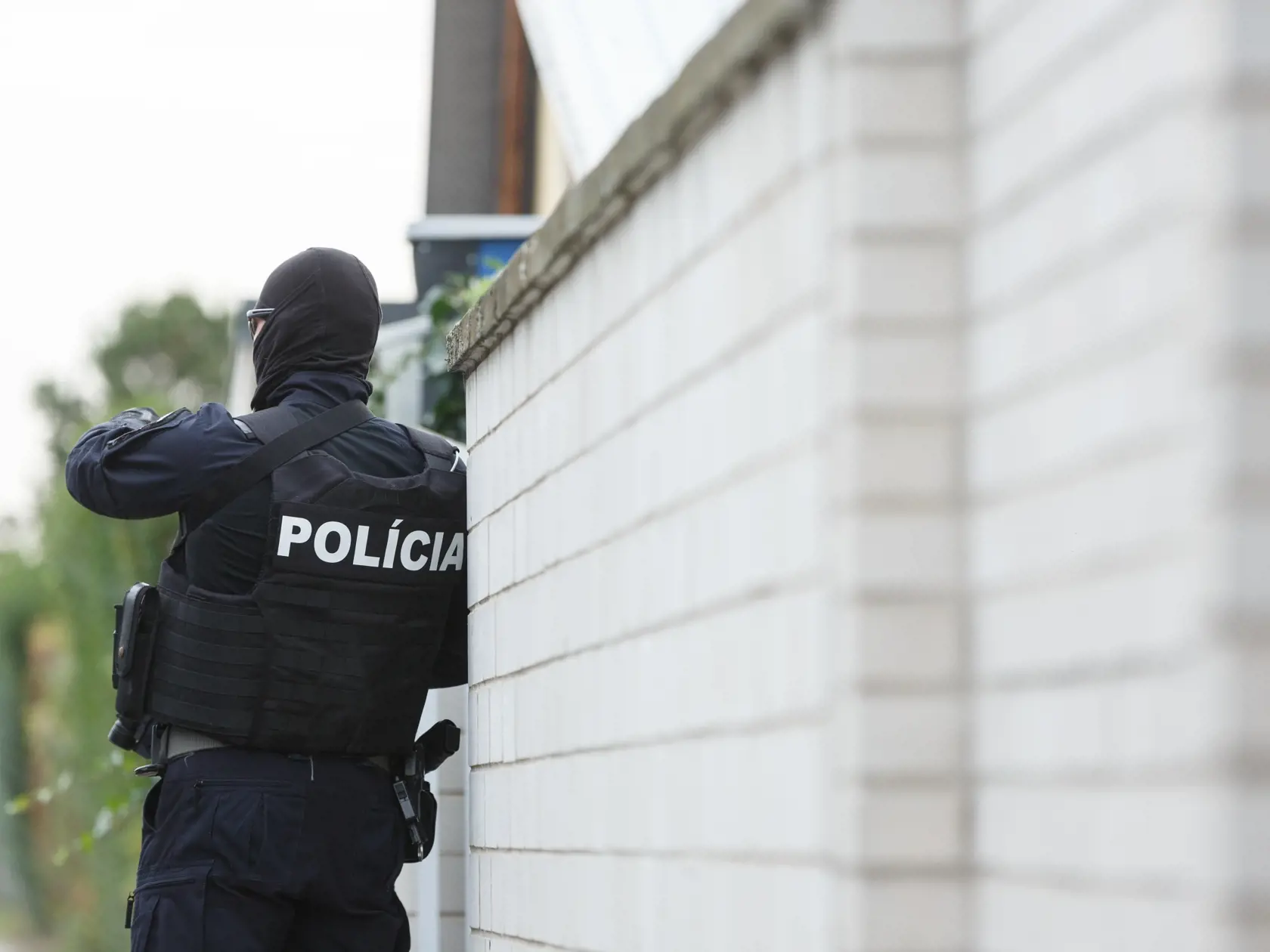 Policajná obhliadka majetkov  Mariána Kocnera. Na snímke dom v  Bernolákove.