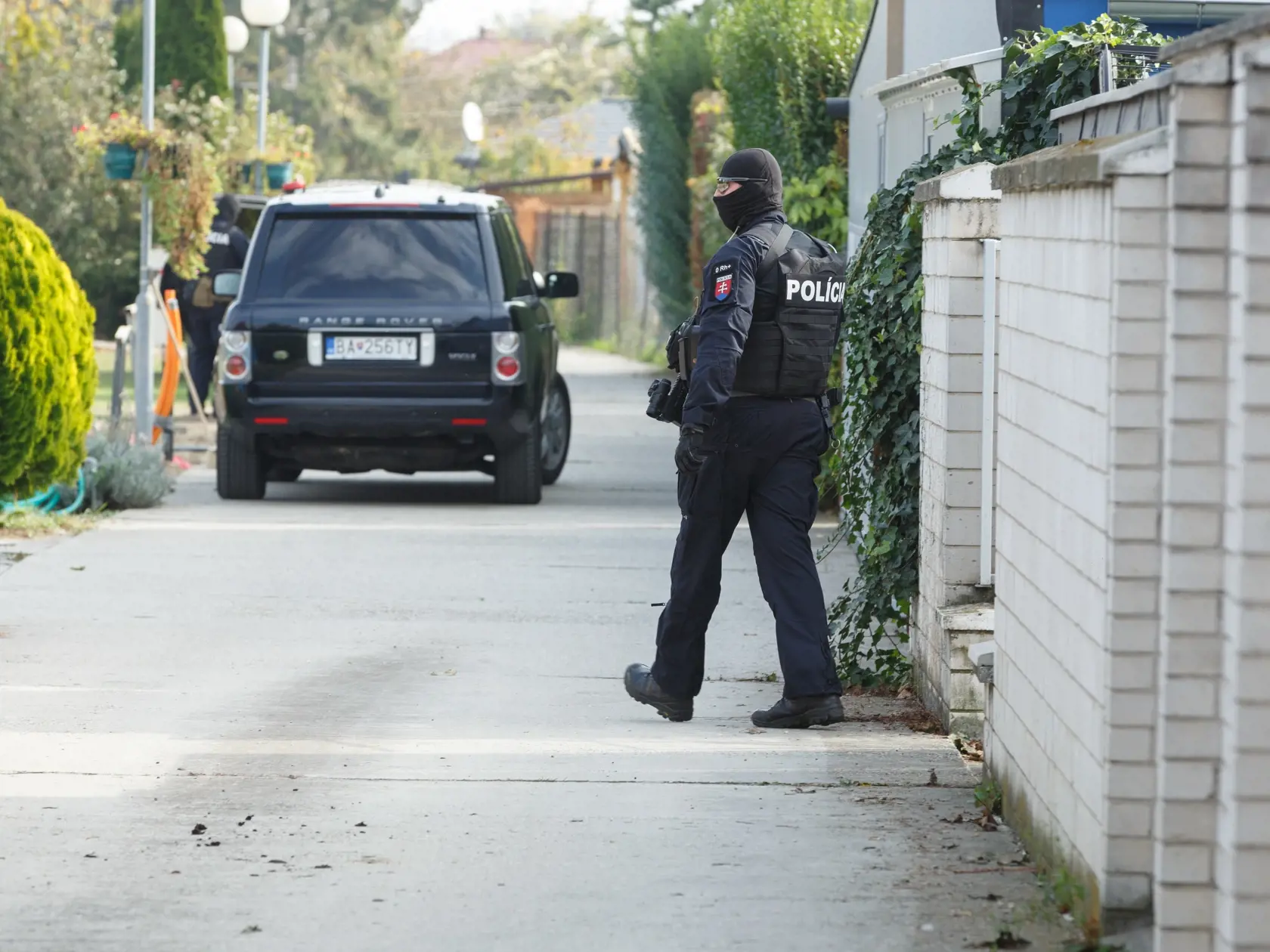 Policajná obhliadka majetkov  Mariána Kocnera. Na snímke dom v  Bernolákove.