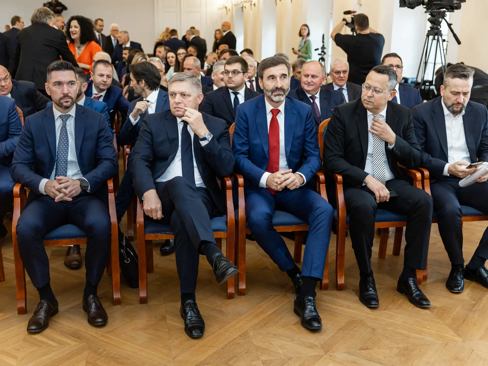 Slávnostné odovzdávanie osvedčení poslancom Národnej rady SR v Bratislave. Na snímke Richard Takáč, Robert Fico, Juraj Blanár, Ladislav Kamenický a Ľuboš Blaha.