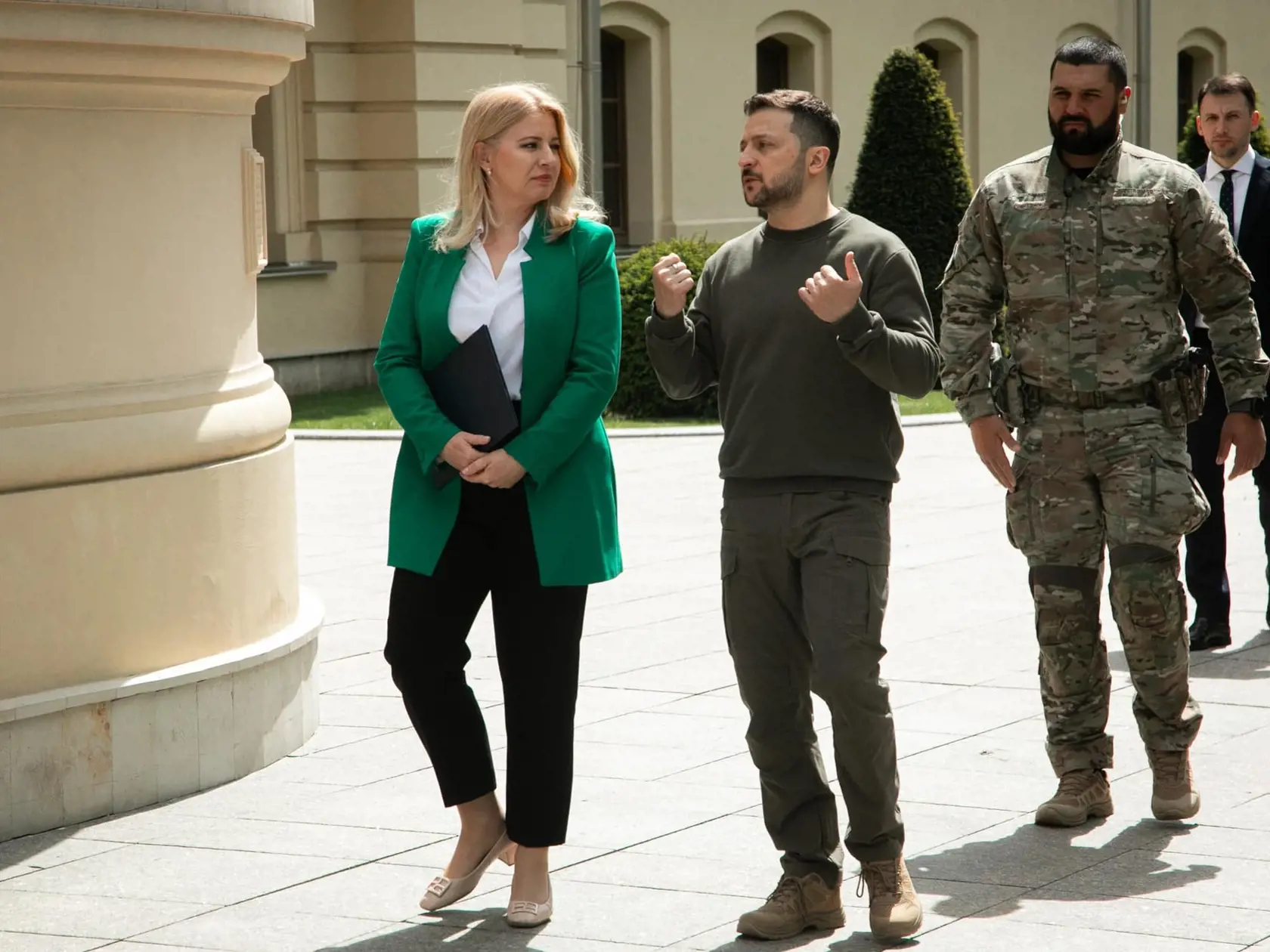 Čaputová pripomenula, že za uplynulých päť rokov v prezidentskom úrade navštívila Kyjev štyrikrát. Súčasnú cestu podľa svojich slov považuje za možnosť rozlúčiť sa s prezidentom Zelenským.