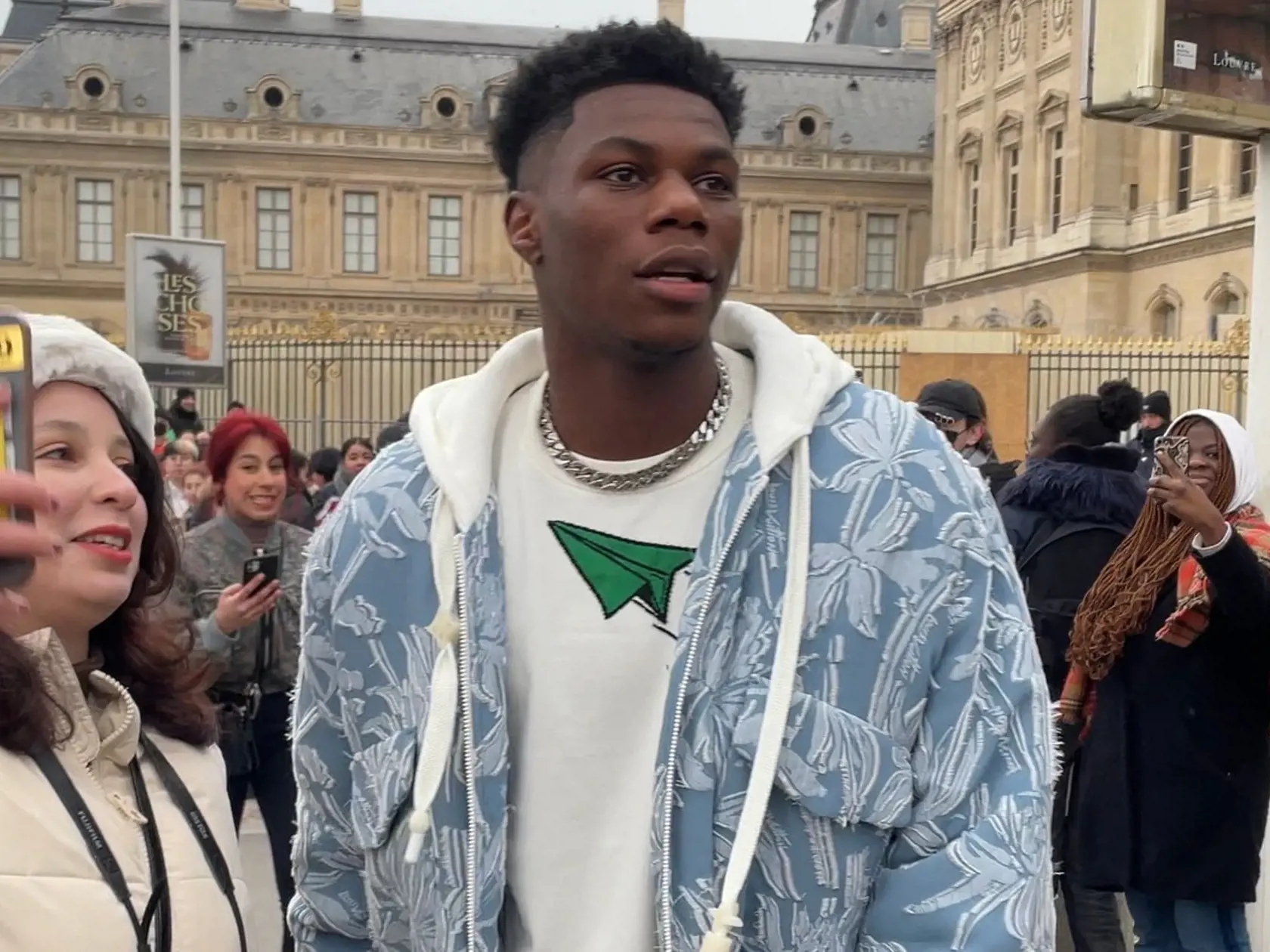 Celebrityna prehliadke Louis Vuitton v Paríži
