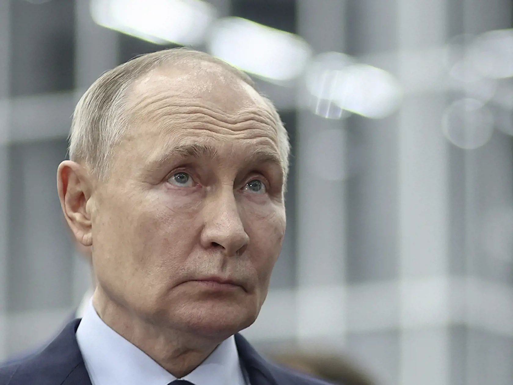 Ruský prezident Vladimir Putin na návšteve výskumného a výrobného centra pre bezpilotné letecké systémy v Samare v Rusku v utorok 28. januára 2025. Ruský prezident Vladimir Putin sa obáva rokovaní o ukončení vojny na Ukrajine, vyhlásil ukrajinský prezident Volodymyr Zelenskyj po tom, ako Putin vylúčil priame rokovania so svojím ukrajinským náprotivkom.