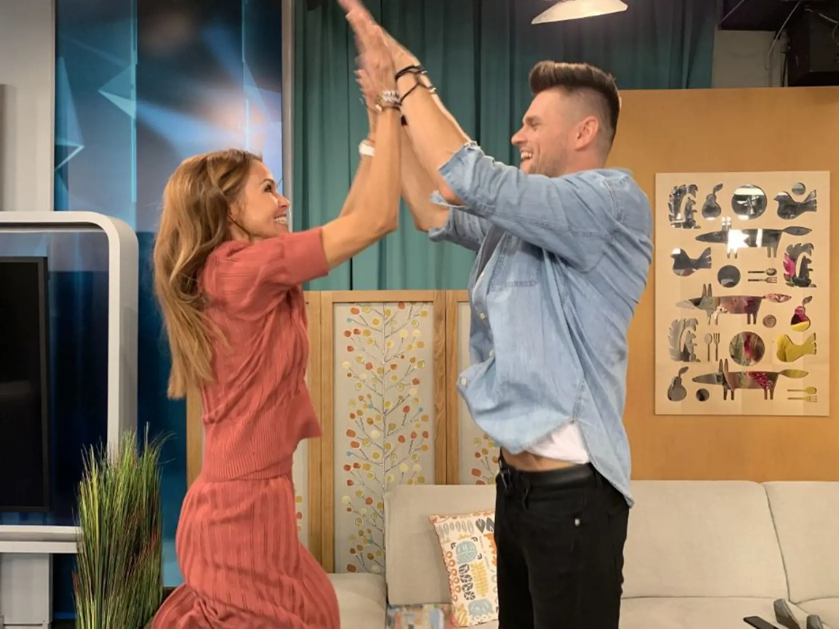 Moderátor Vlado Varecha musel zaskočiť Dara Richtera tesne pred vysielaním. S Lenkou to však zvládli na jednotku.