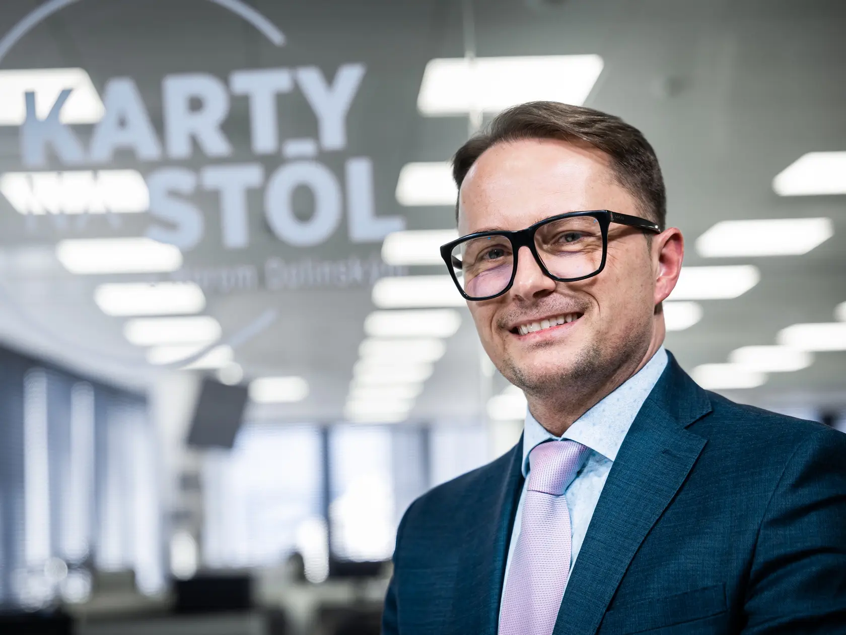 Diskusná relácia "Karty na stôl", ktorej hosťom boli Miroslav Řádek a Jozef Lenč.