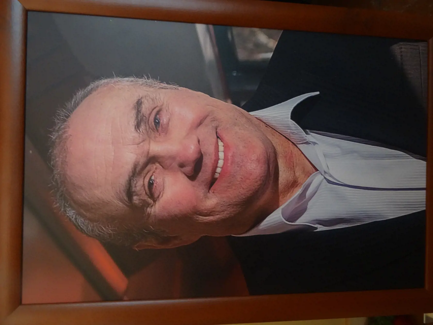 Obraz usmievajúceho M.Troligu († 63) pri poslednej rozlúčke. 
