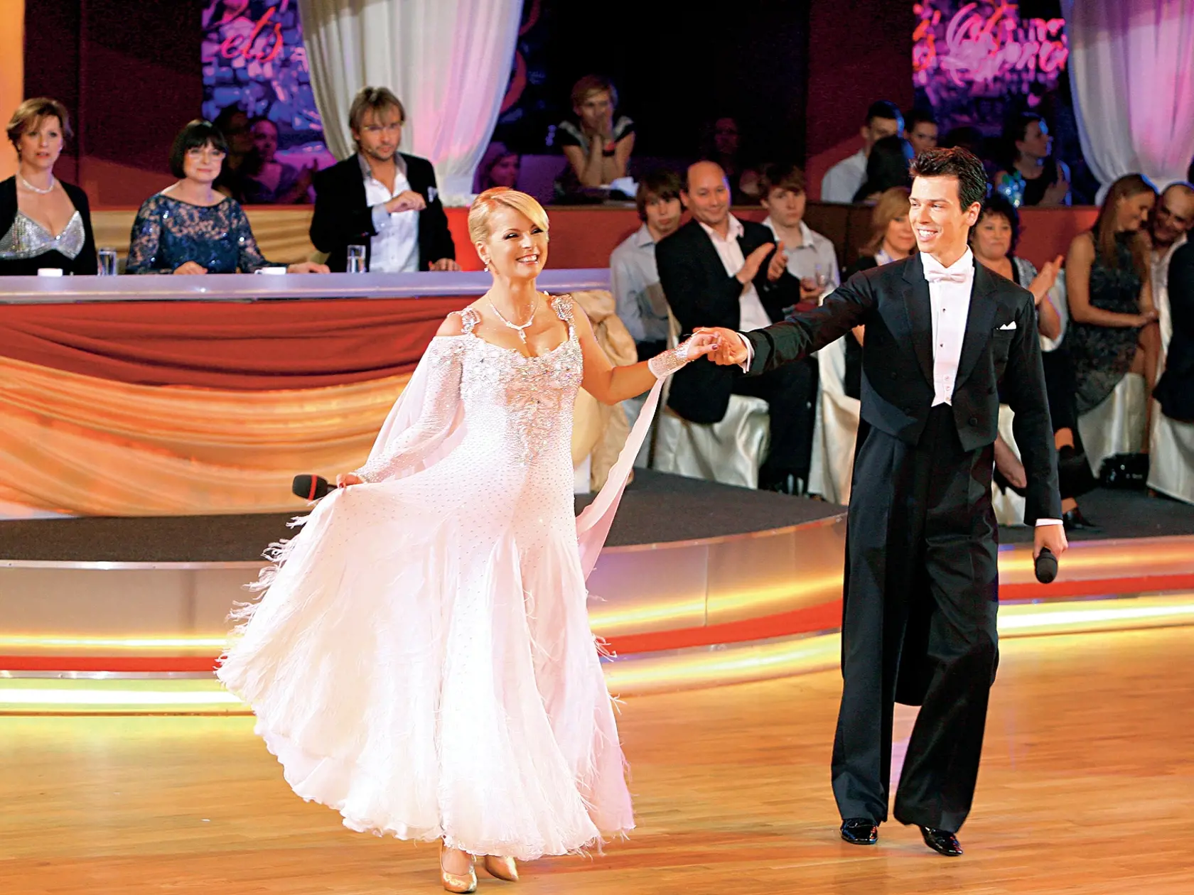 Speváčka Iveta Bartošová, tanečná súťaž Let's dance, február 2009