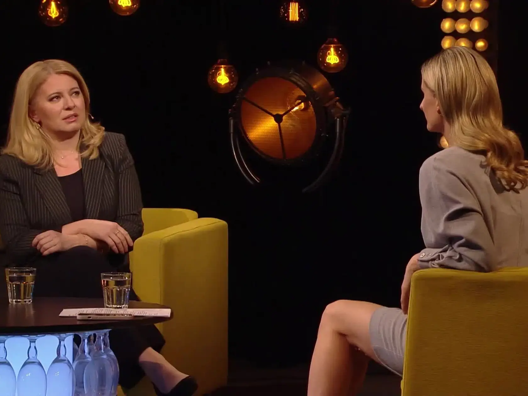 obrazok k videu 2643915: Zuzana Čaputová v talkšou Adely Vinczovej o bolestivej spomienke na zdravie svojej dcéry (2 min verzia)