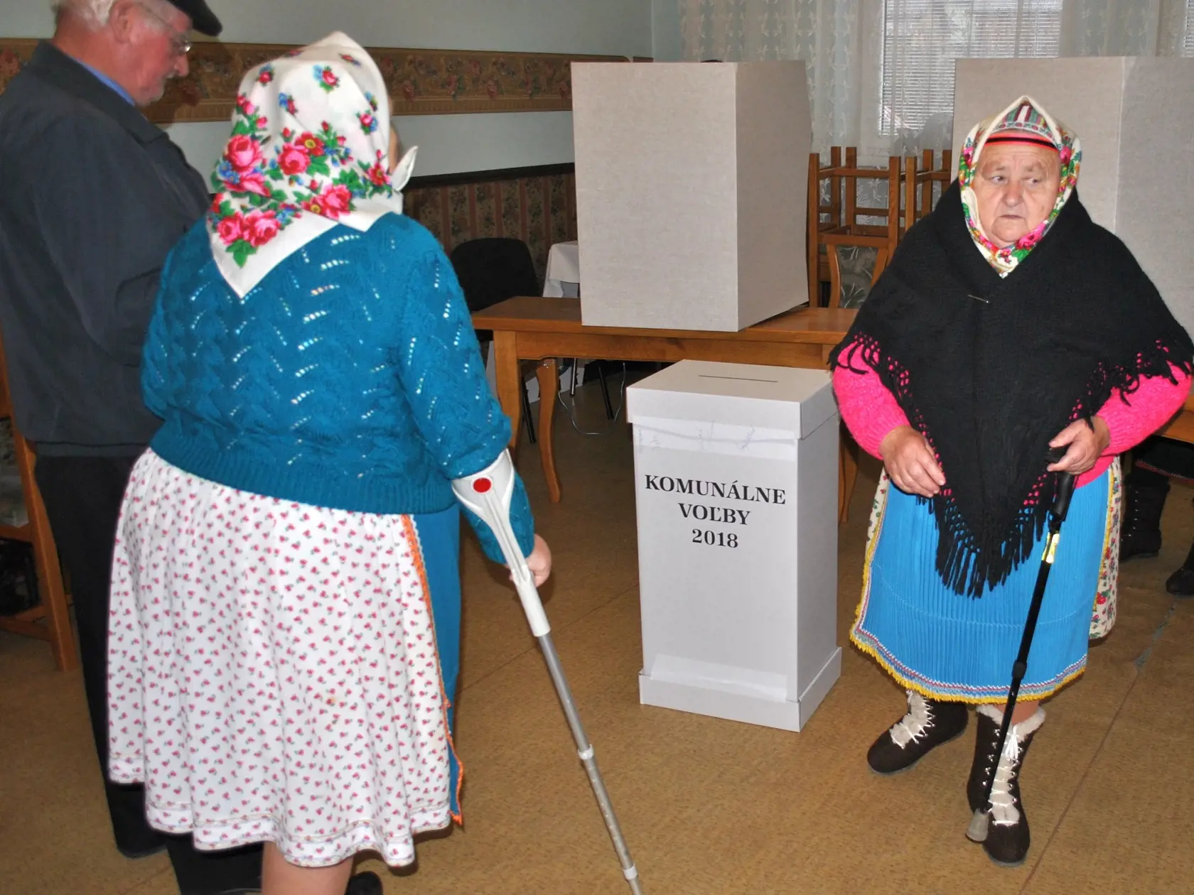 V obci Lendak sa volia obyvateľky v tradičných ľudových krojoch.