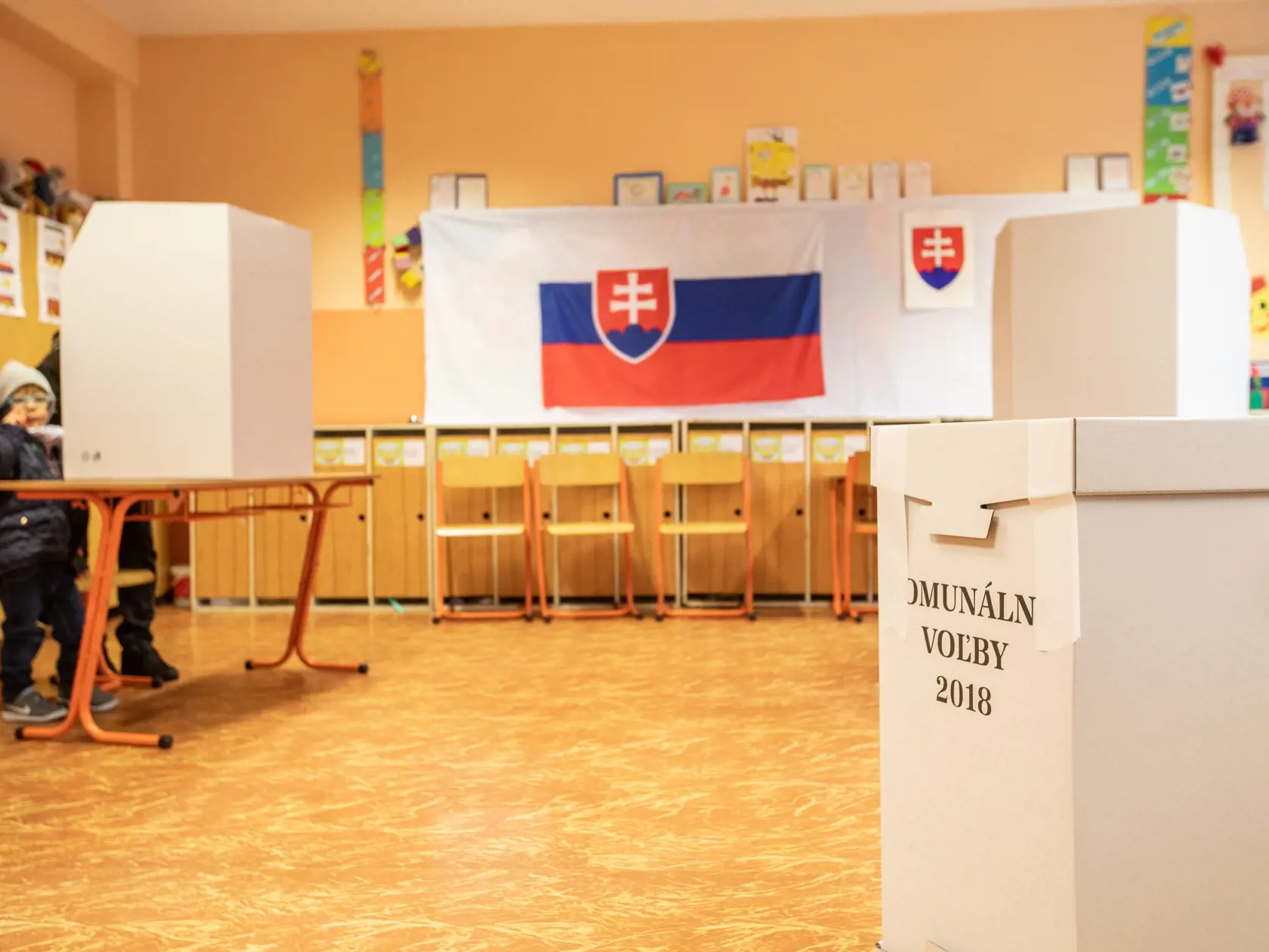 Komunálne voľby, volebná miesnosť v bratislavskej Petržalke.