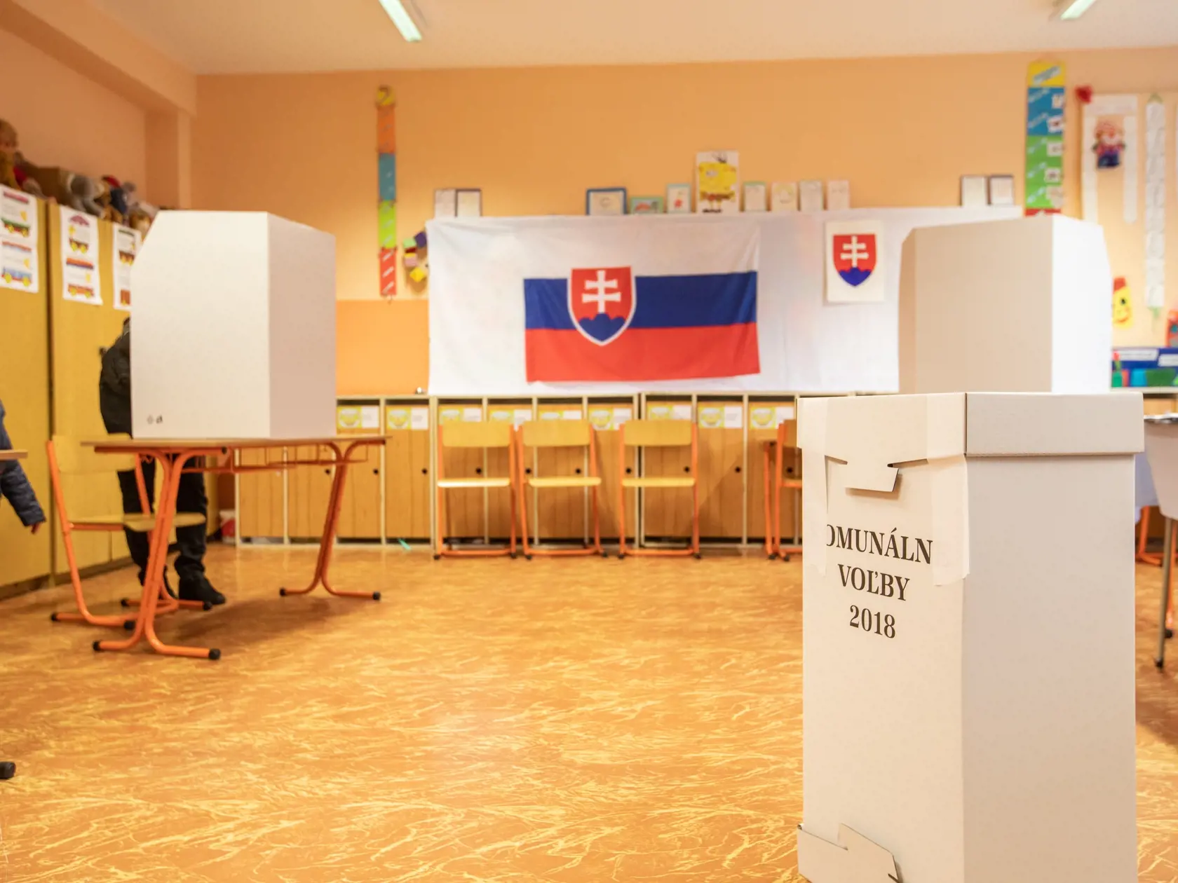 Komunálne voľby, volebná miesnosť v bratislavskej Petržalke.