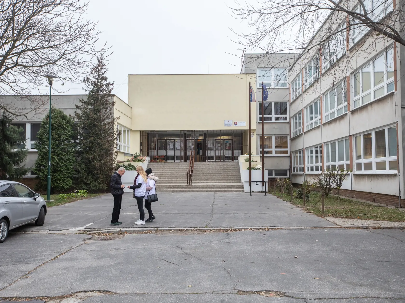 Komunálne voľby, volebná miesnosť v bratislavskej Petržalke.