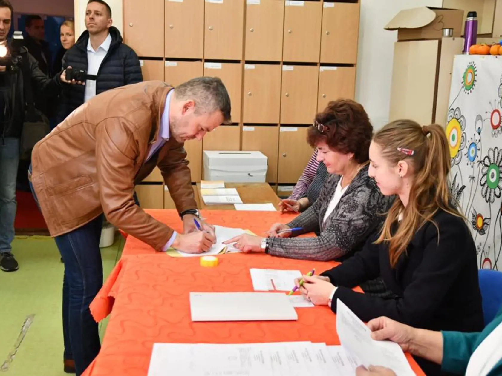 Premiér Peter Pellegrini volil v Banskej Bystrici.