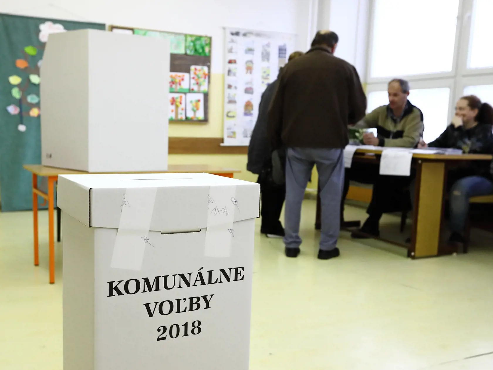 Na snímke komunálne voľby 2018 na ZŠ Majerníkova, Karlova ves.