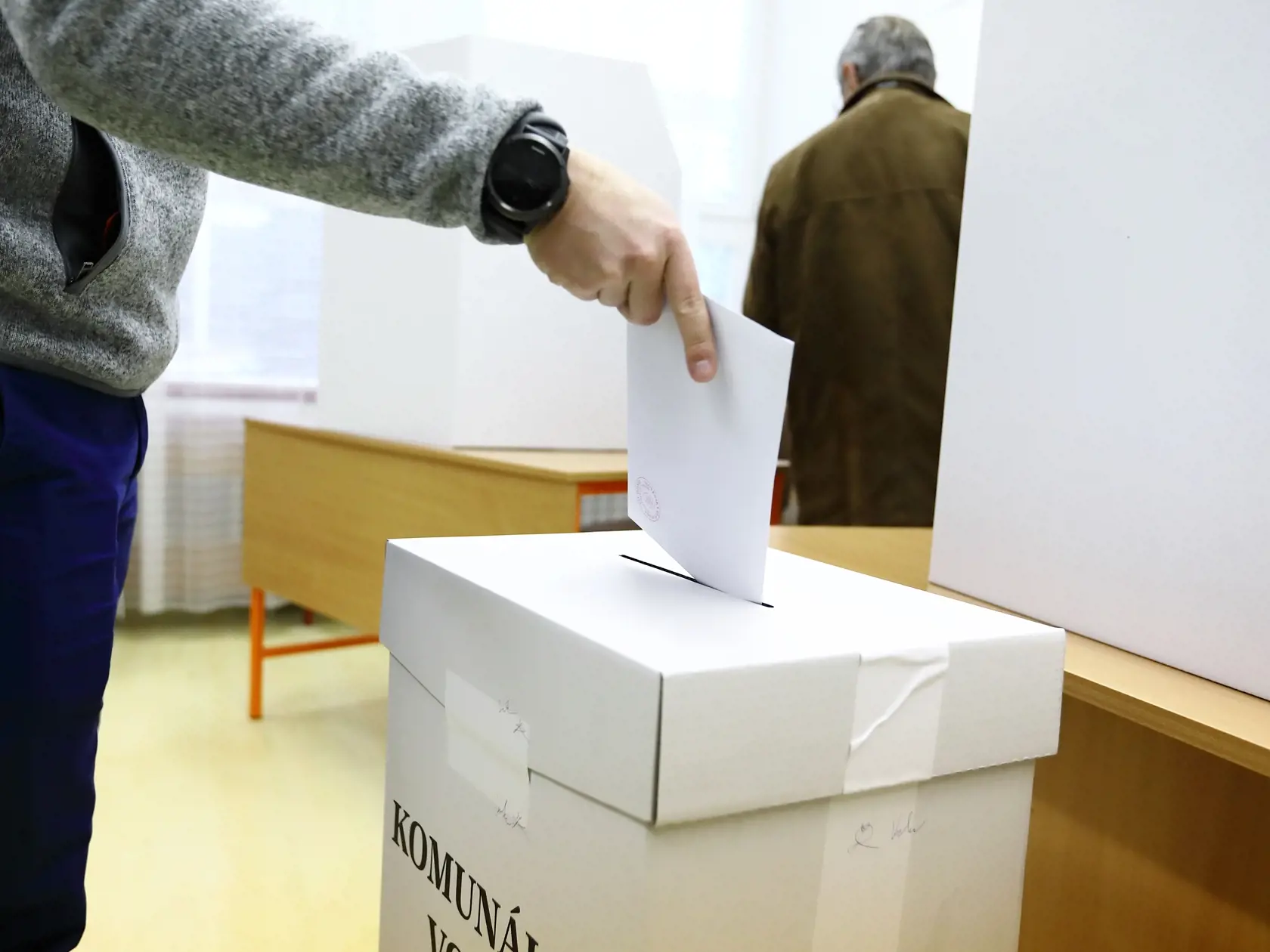 Na snímke komunálne voľby 2018 na ZŠ Majerníkova, Karlova ves.