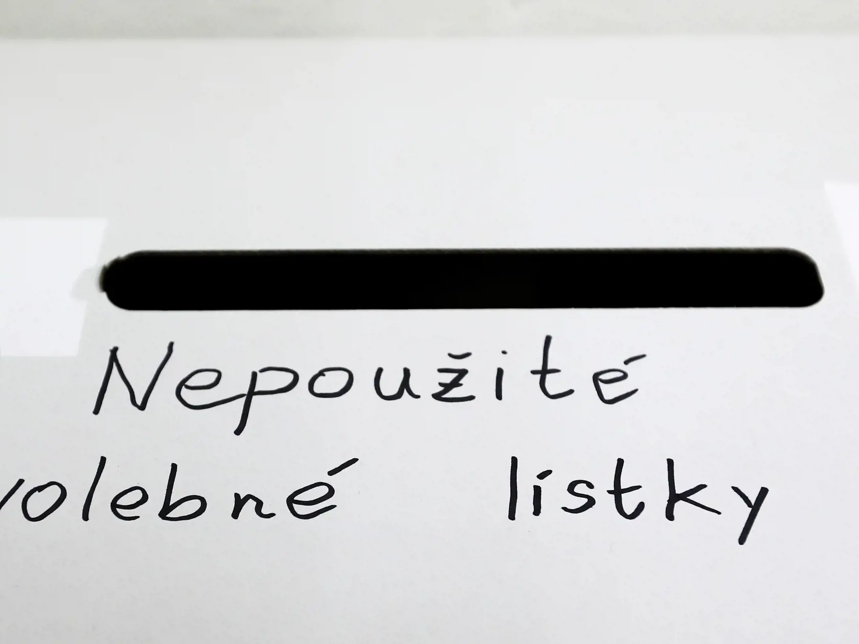 Na snímke komunálne voľby 2018 na ZŠ Majerníkova, Karlova ves.