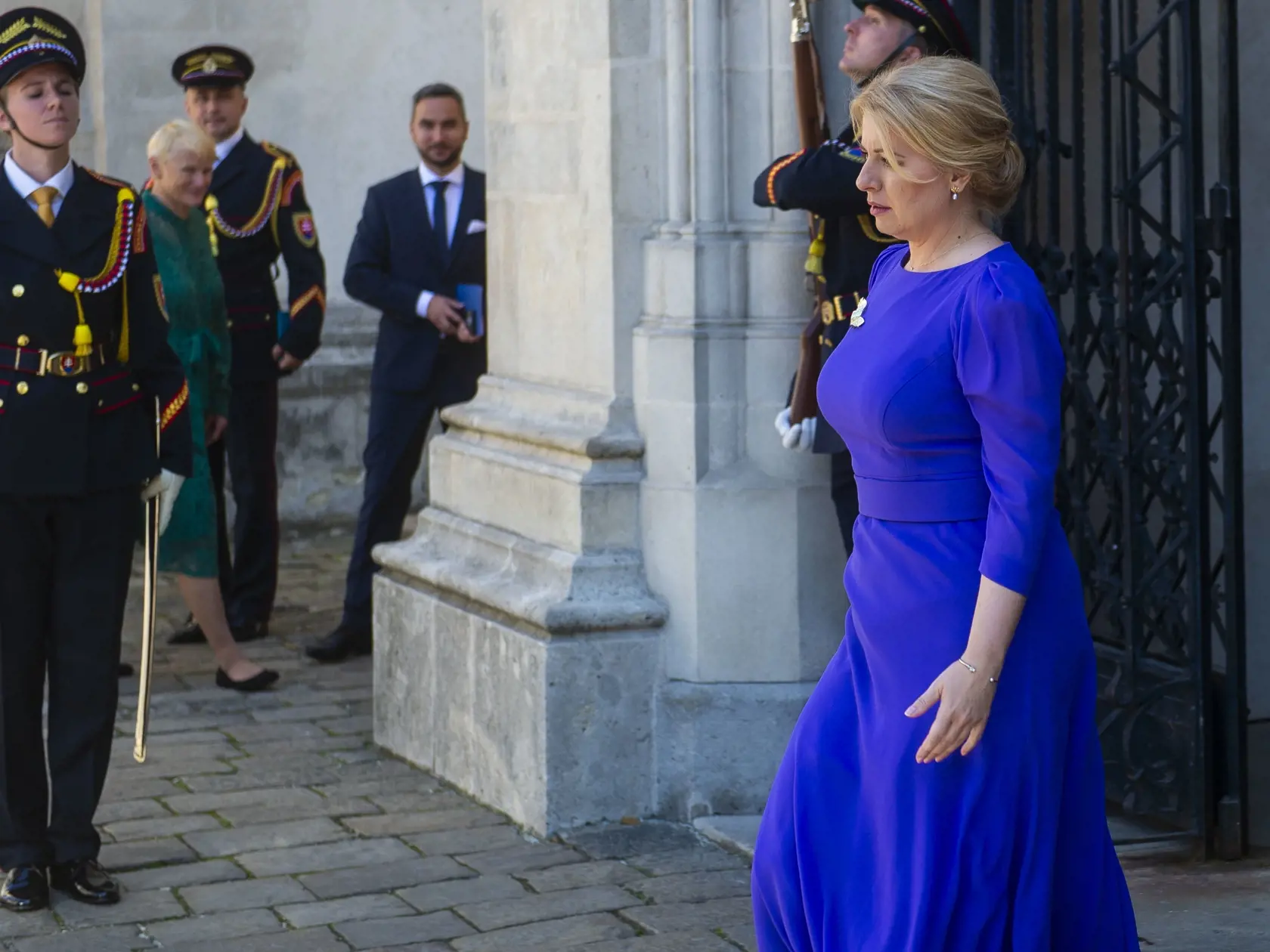 Na snímke bývalá prezidentka SR Zuzana Čaputová odchádza z Dómu svätého Martina po slávnostnej bohoslužbe slova Te Deum po zložení sľubu prezidenta SR Petra Pellegriniho 15. júna 2024 v Bratislave. FOTO TASR - Jakub Kotian