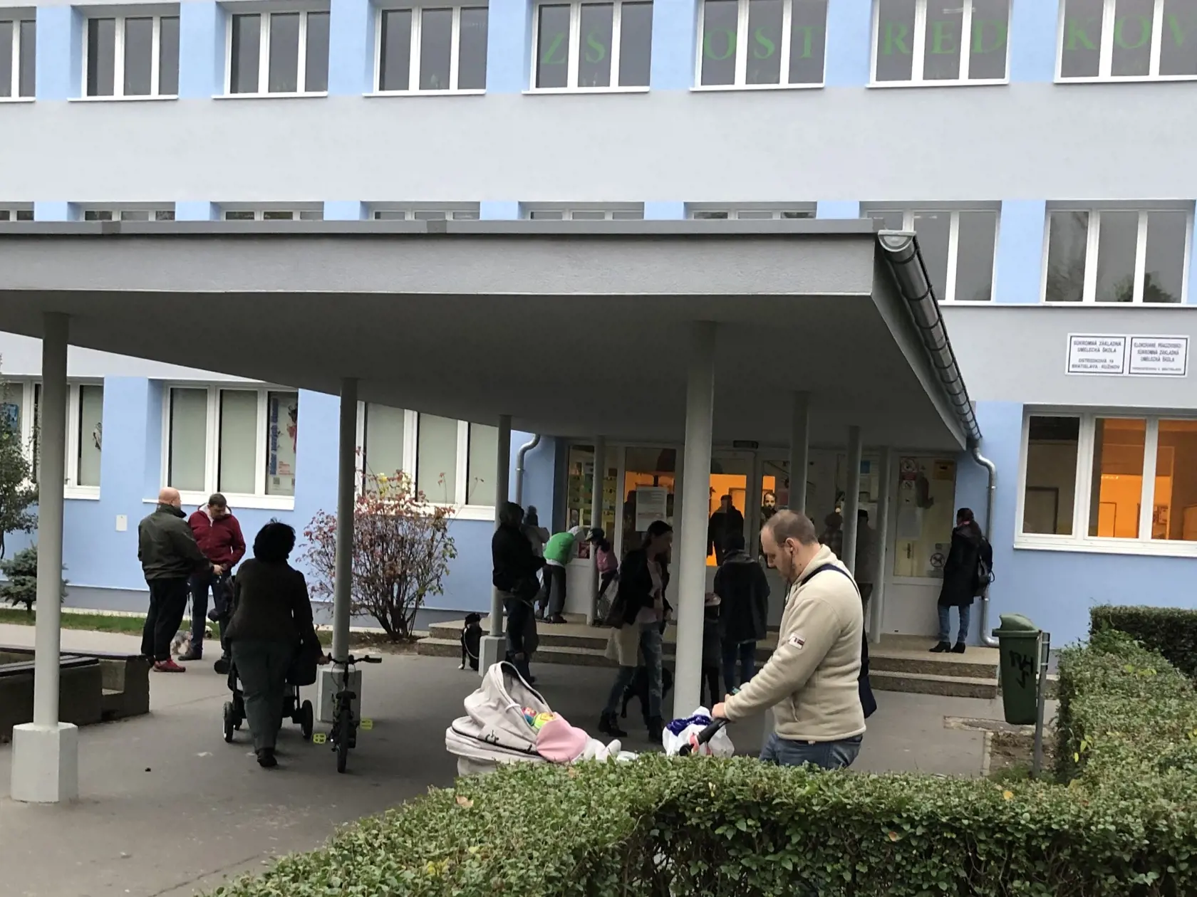 Voľby na ZŠ Ostredková v Bratislave