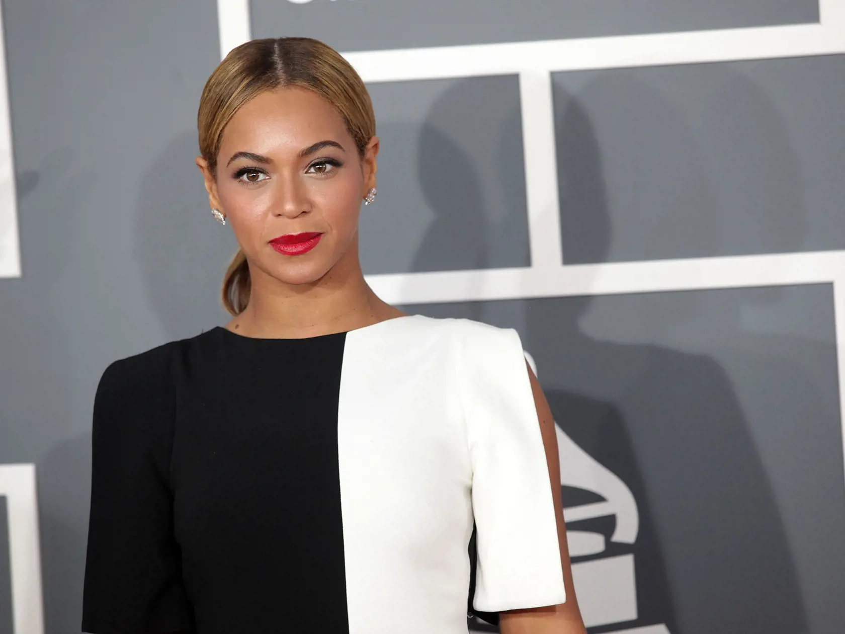Los,Angeles,-,Feb,10:,Beyonce,Arrives,To,The,2013