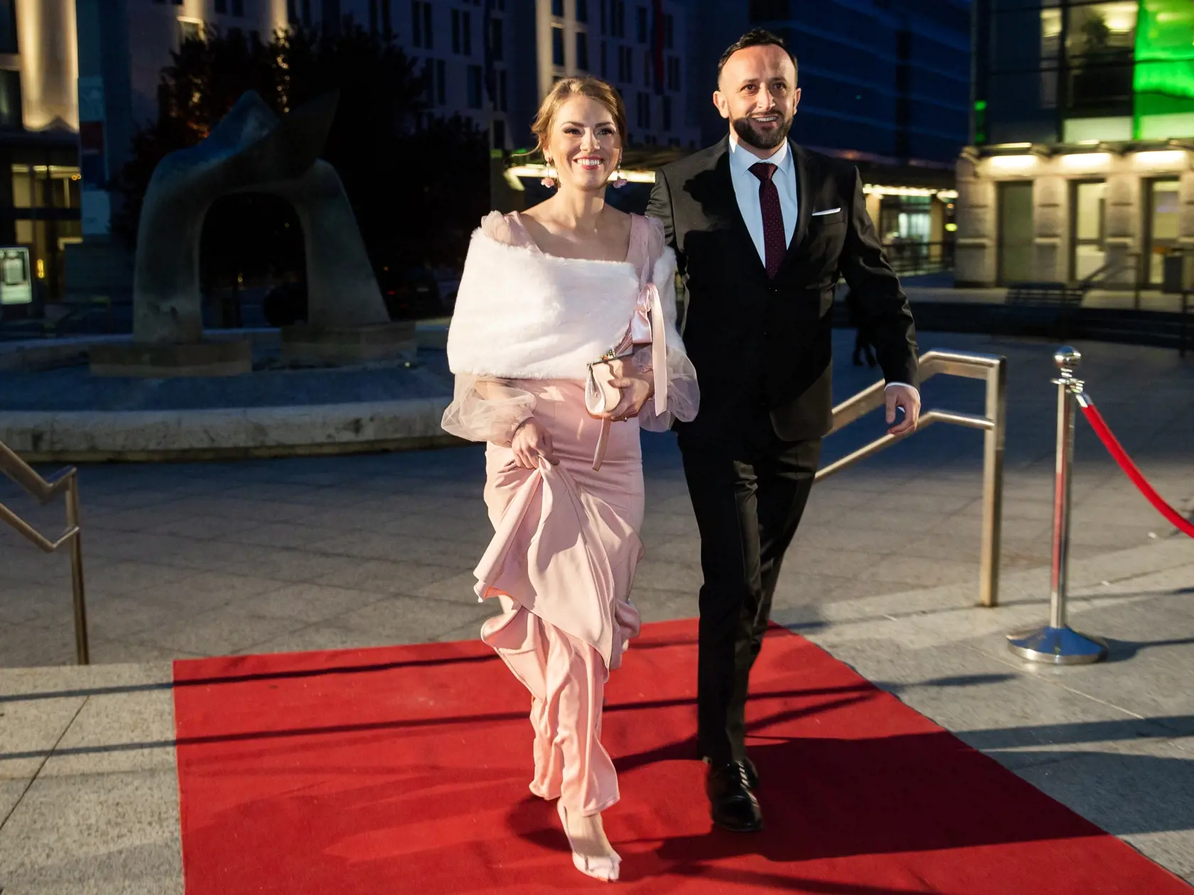 Príchod hostí na galavečer OTO 2019 v Bratislave. Na snímke Ondrej Kandráč s manželkou Erikou.