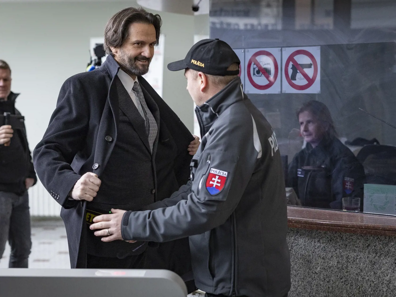 Exminister vnútra SR Robert Kaliňák (na snímke) prichádza na Policajné prezídium v Bratislave za účelom vypočutia vo veci údajného úplatku pre Františka Imreczeho.