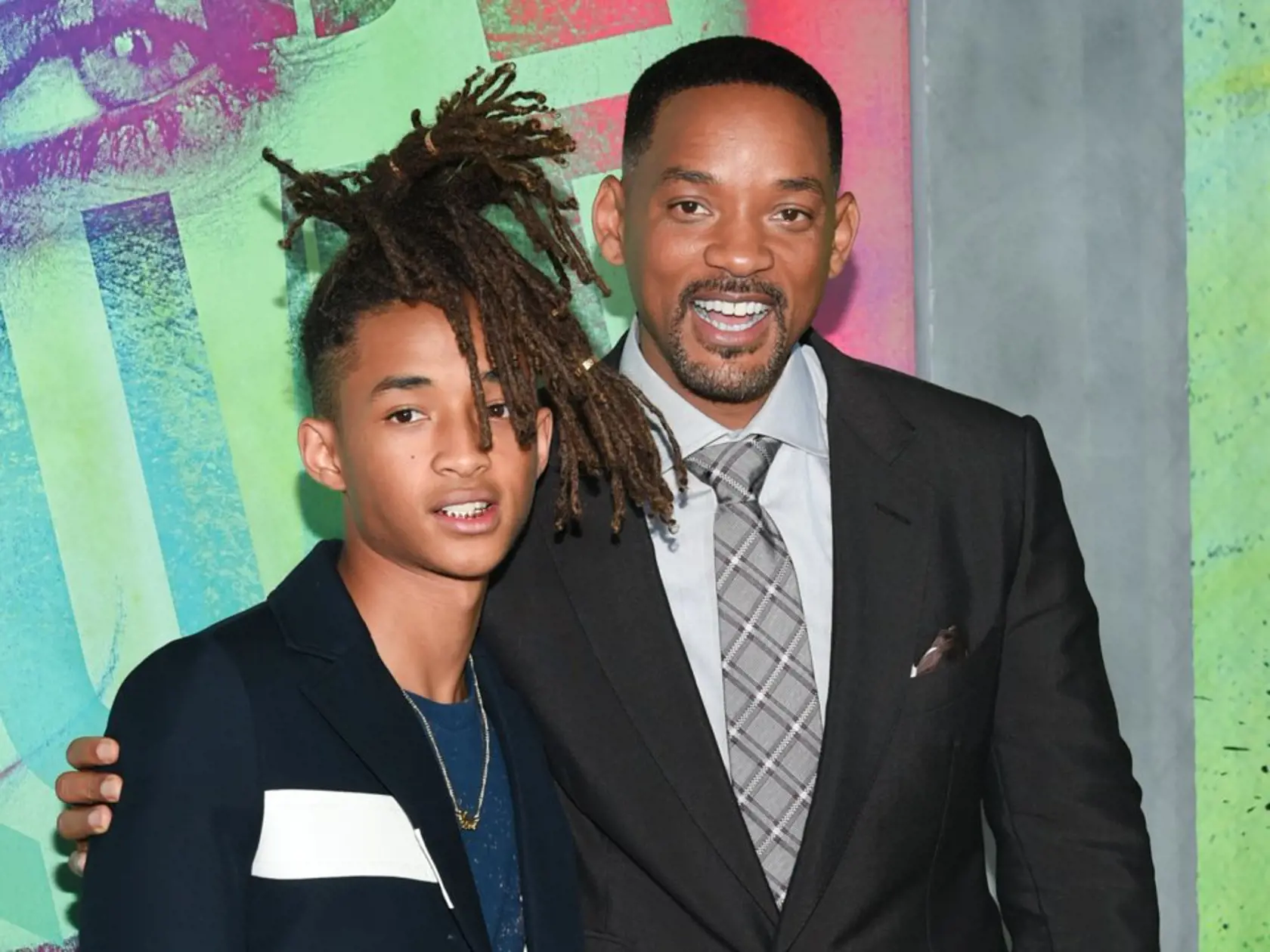 Aký otec, taký syn, aká matka, taká Katka. Zatiaľ, čo Willow sa podala na mamu, je brat Jaden Smith (20) na otca.