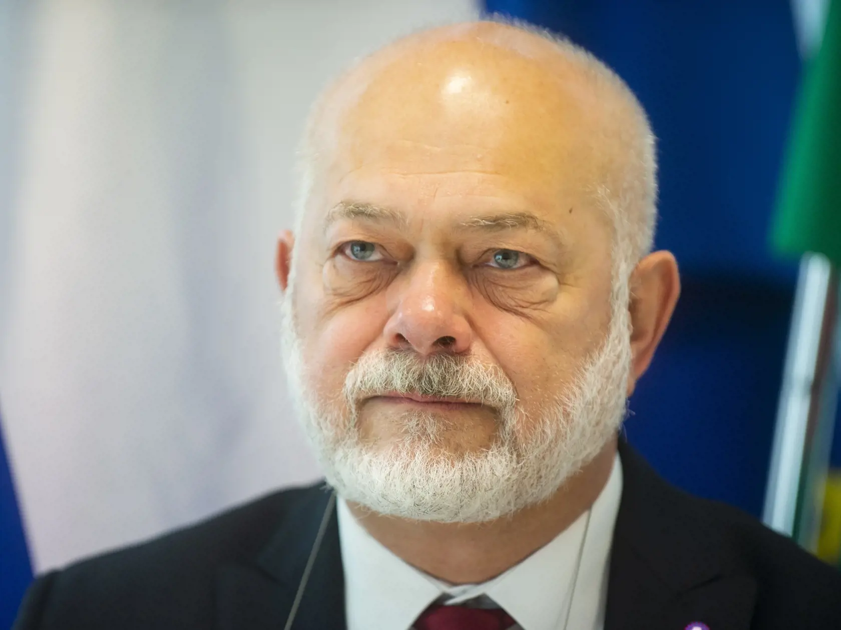 Na snímke splnomocnenec Vlády SR pre rómske komunity Ján Hero počas tlačovej konferencie na tému - Akčné plány schválené vládou - jeden z nástrojov ako zvýšiť dôstojnosť životných podmienok v marginalizovaných rómskych komunitách v Bratislave 8. apríla 2022. FOTO TASR - Jakub Kotian