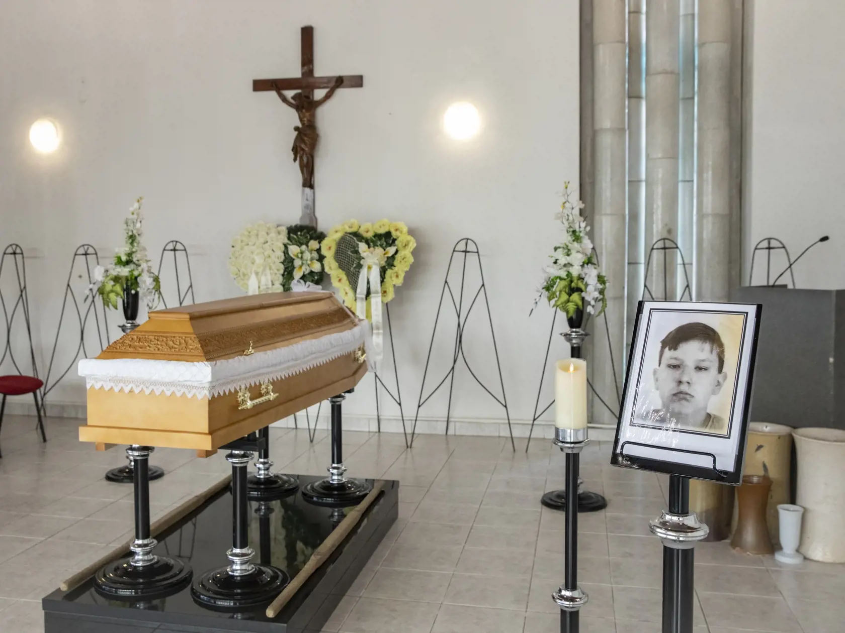 Na snímke je pohreb 19 ročného Samuela z vraždy ktorého je obvinený jeho otec. Pohreb sa konal v Hlohovci.