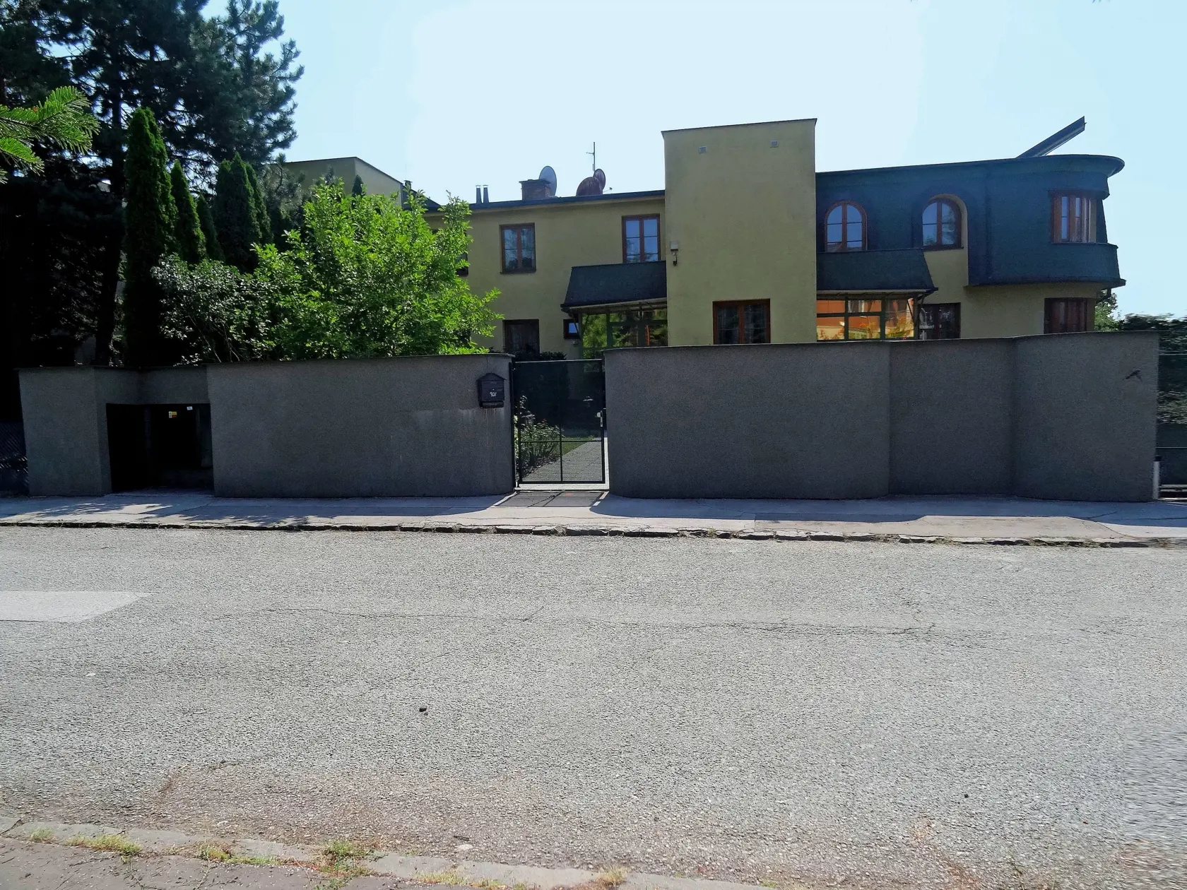 Dom Evy Rezešovej st.