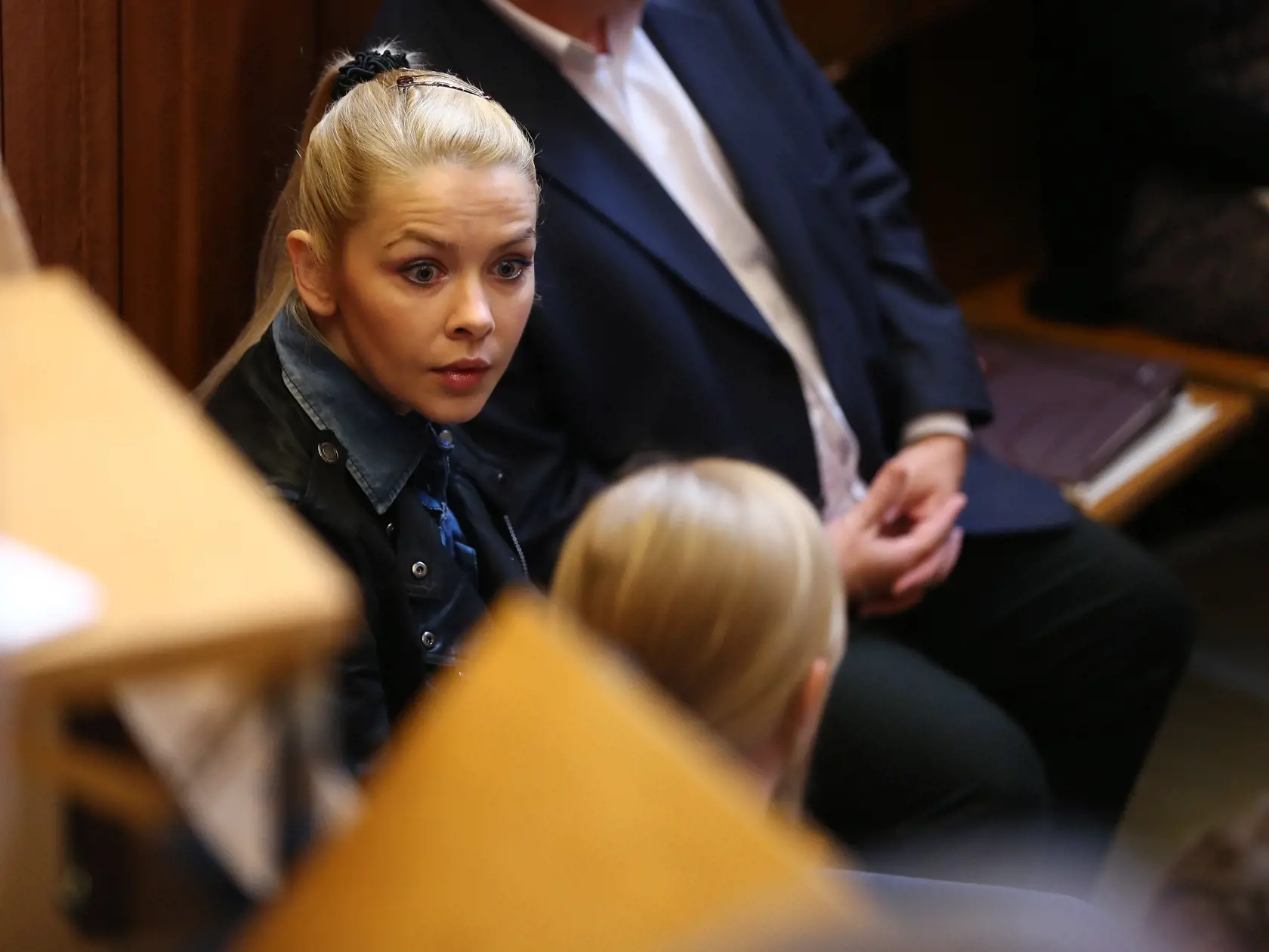Eva Varholíková Rezešová  si posedela v maďarskej base za nehodu, ktorú spôsobila v stave opitosti a pri ktorej zomreli štyria ľudia. Dnes je už na slobode a užíva si život.
