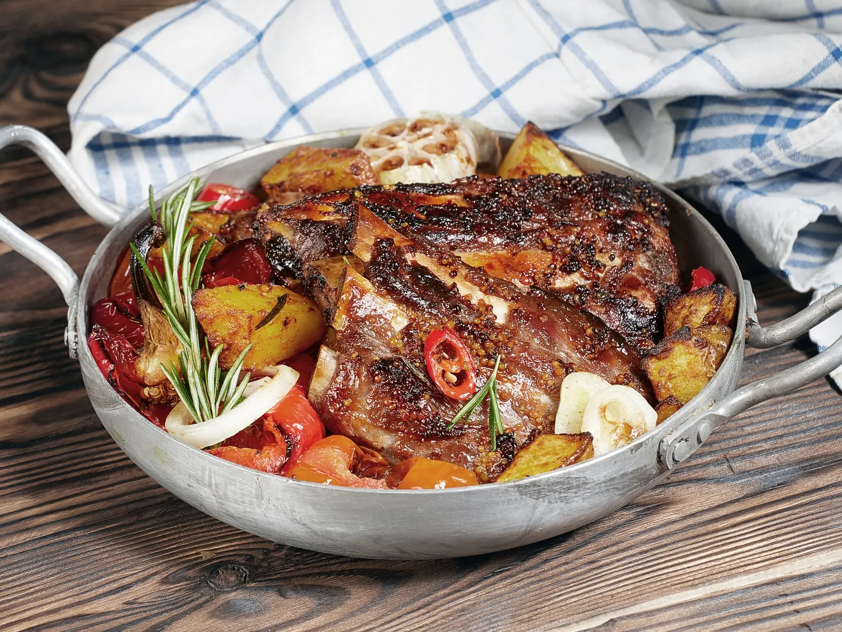 Fried,Ribs,In,A,Pan,With,Rosemary,,Potatoes,Rustic,,Onion,