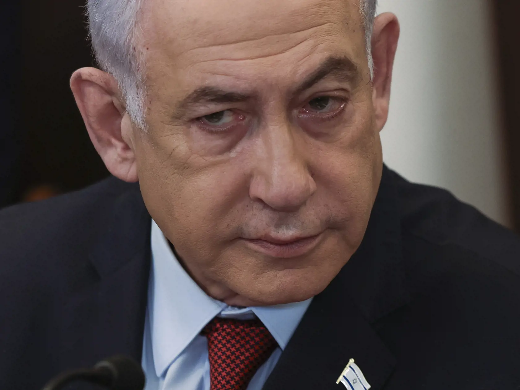 Wa 62 Jeruzalem - Izraelský premiér Benjamin Netanjahu gestikuluje na zasadnutí vlády v Jeruzaleme v nedeľu 10. decembra 2023. FOTO TASR/AP

Israeli Prime Minister Benjamin Netanyahu attends the weekly cabinet meeting at the Prime Minister's office in Jerusalem, Sunday, Dec. 10, 2023. (Ronen Zvulun/Pool Photo via AP)