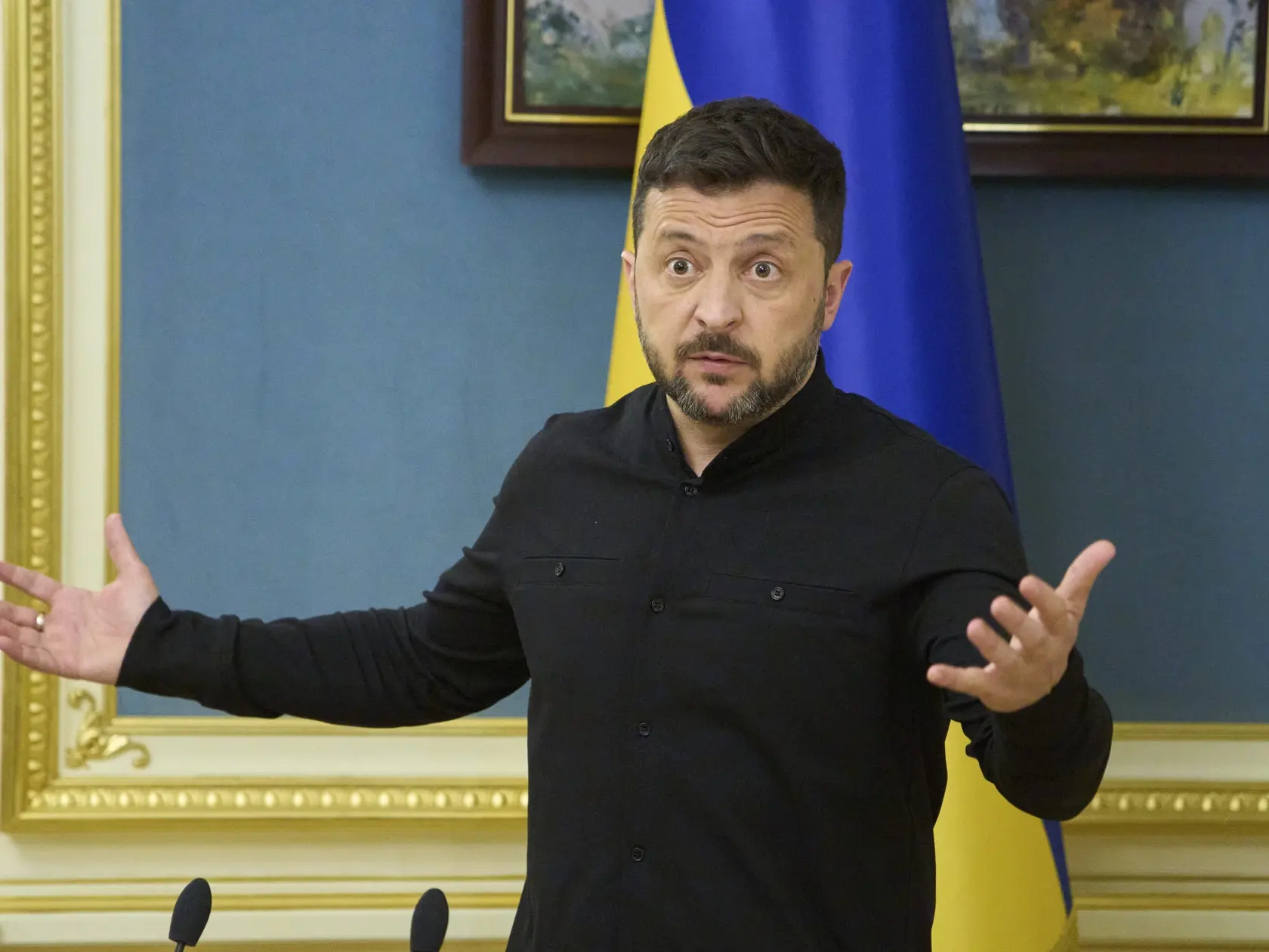 WA 55 Kyjev - Ukrajinský prezident Volodymyr Zelenskyj gestikuluje počas brífingu v Kyjeve v pondelok 19. mája 2025. FOTO TASR/AP
Ukrainian President Volodymyr Zelenskyy speaks during a briefing in Kyiv, Ukraine, Monday, May 19, 2025. (AP Photo/Efrem Lukatsky)