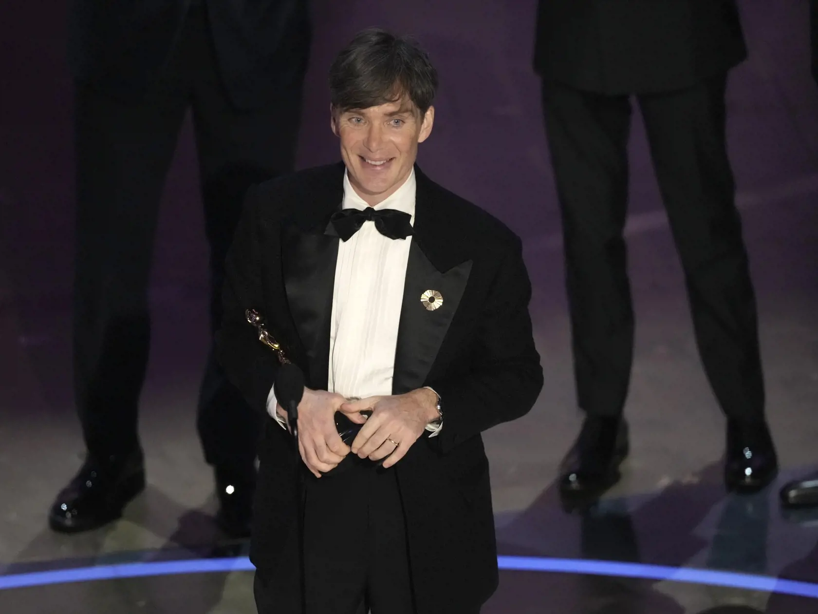 KK2 Los Angeles - Írsky herec Cillian Murphy získal cenu Americkej akadémie filmových umení a vied (AMPAS) pre najlepšieho herca v hlavnej úlohe vo filme Oppenheimer v divadle Dolby Theatre v Los Angeles 10. marca 2024. FOTO TASR/AP

Cillian Murphy accepts the award for best performance by an actor in a leading role for "Oppenheimer" during the Oscars on Sunday, March 10, 2024, at the Dolby Theatre in Los Angeles. (AP Photo/Chris Pizzello)