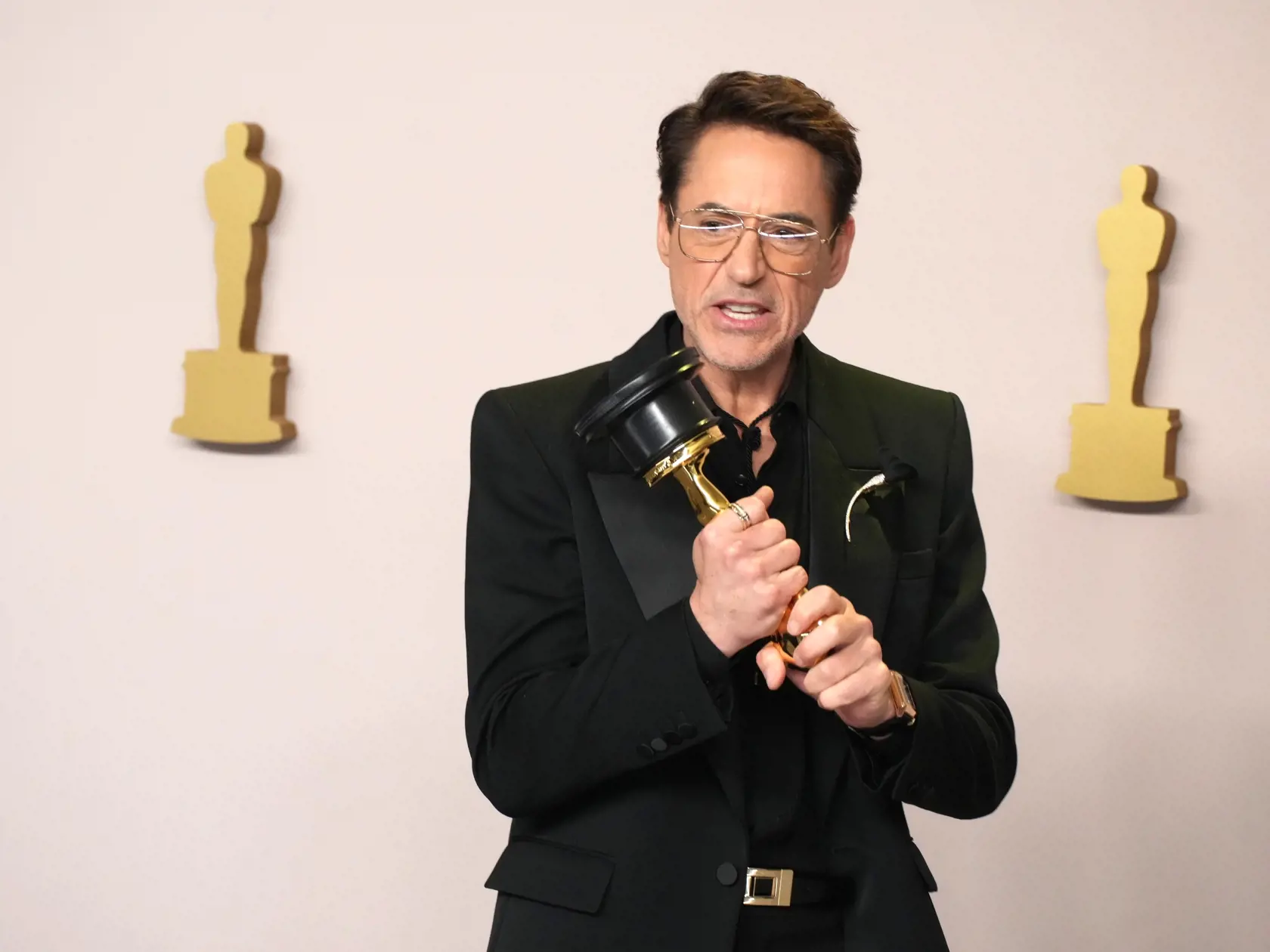 Robert Downey Jr. si zo seba vie urobiť žart tiež.